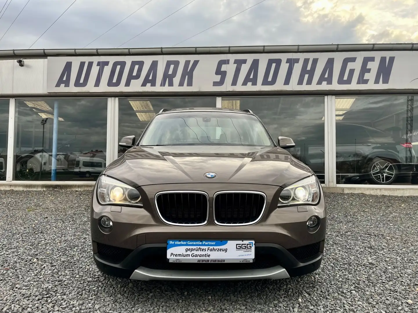 BMW X1 20 d xDrive AHK/PANO/LEDER/KEYLESS/NAVI/TEMPO Braun - 2