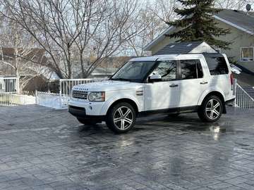 4WD 4dr V8 LUX