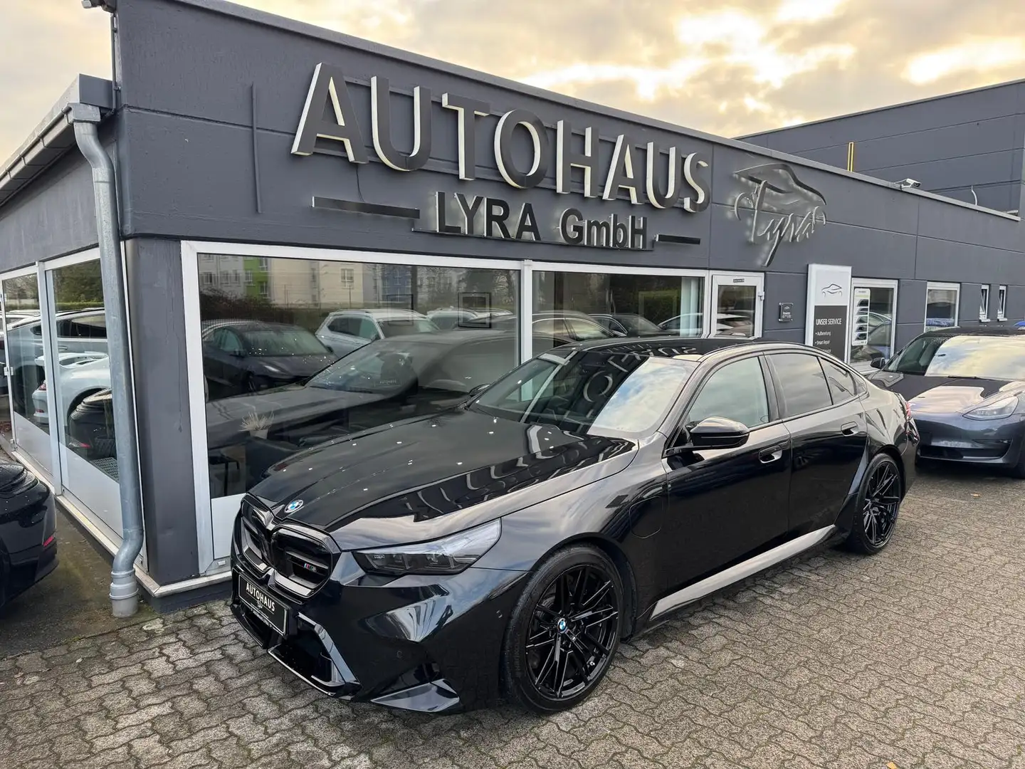 BMW M5 Lim.*M-DRIVERS*PANO*B&W*360°KAMERA°CARBON* Schwarz - 2