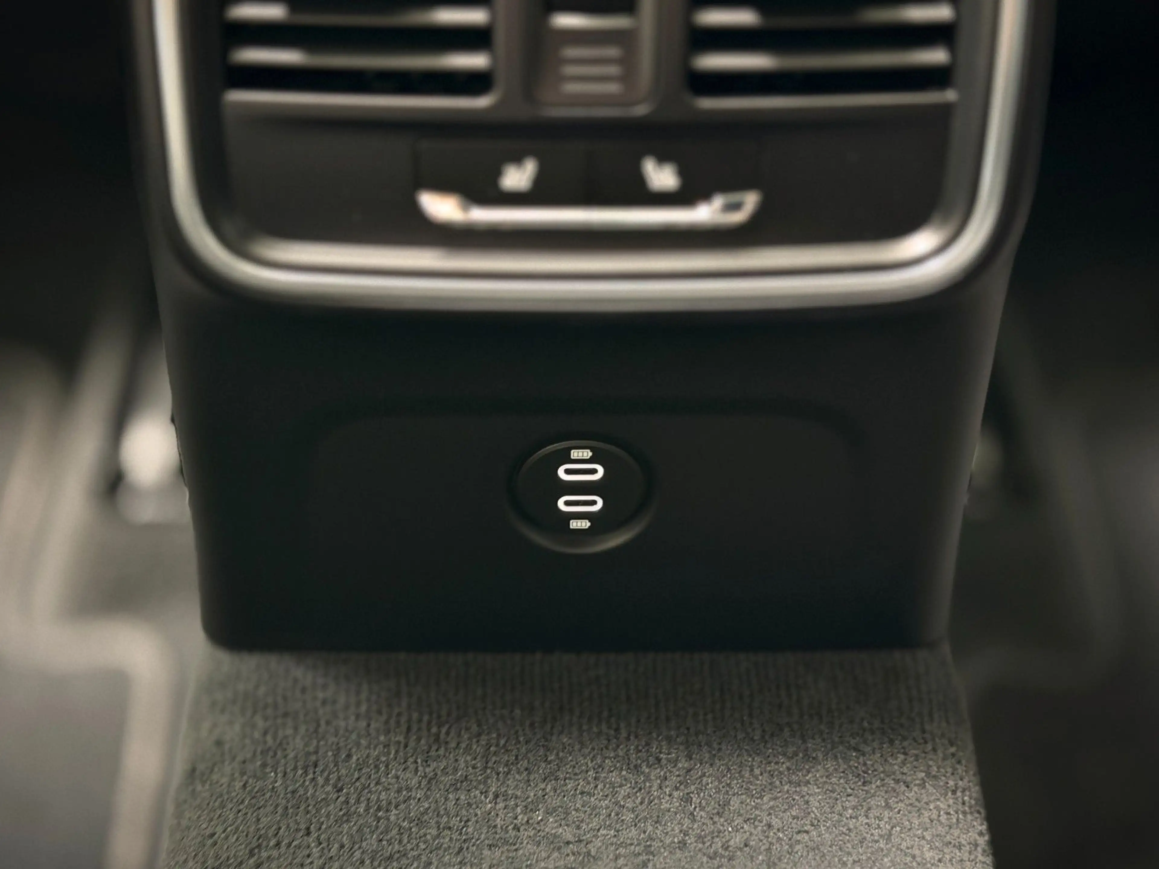 Porsche Macan *1.Hand*Pano*BOSE*Carplay*DAB+*AHK-Elektr* — photo 14
