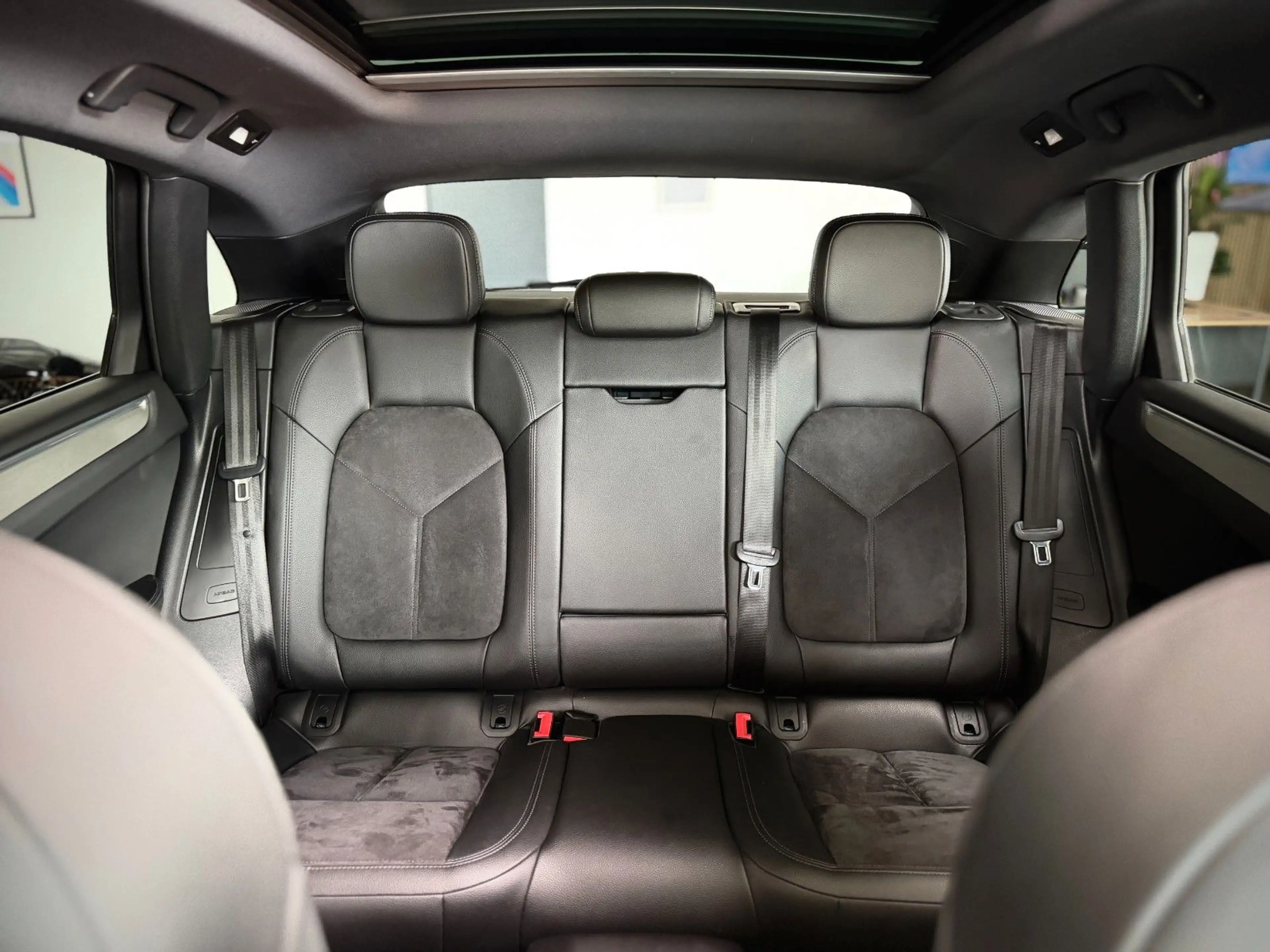 Porsche Macan *1.Hand*Pano*BOSE*Carplay*DAB+*AHK-Elektr* — photo 4