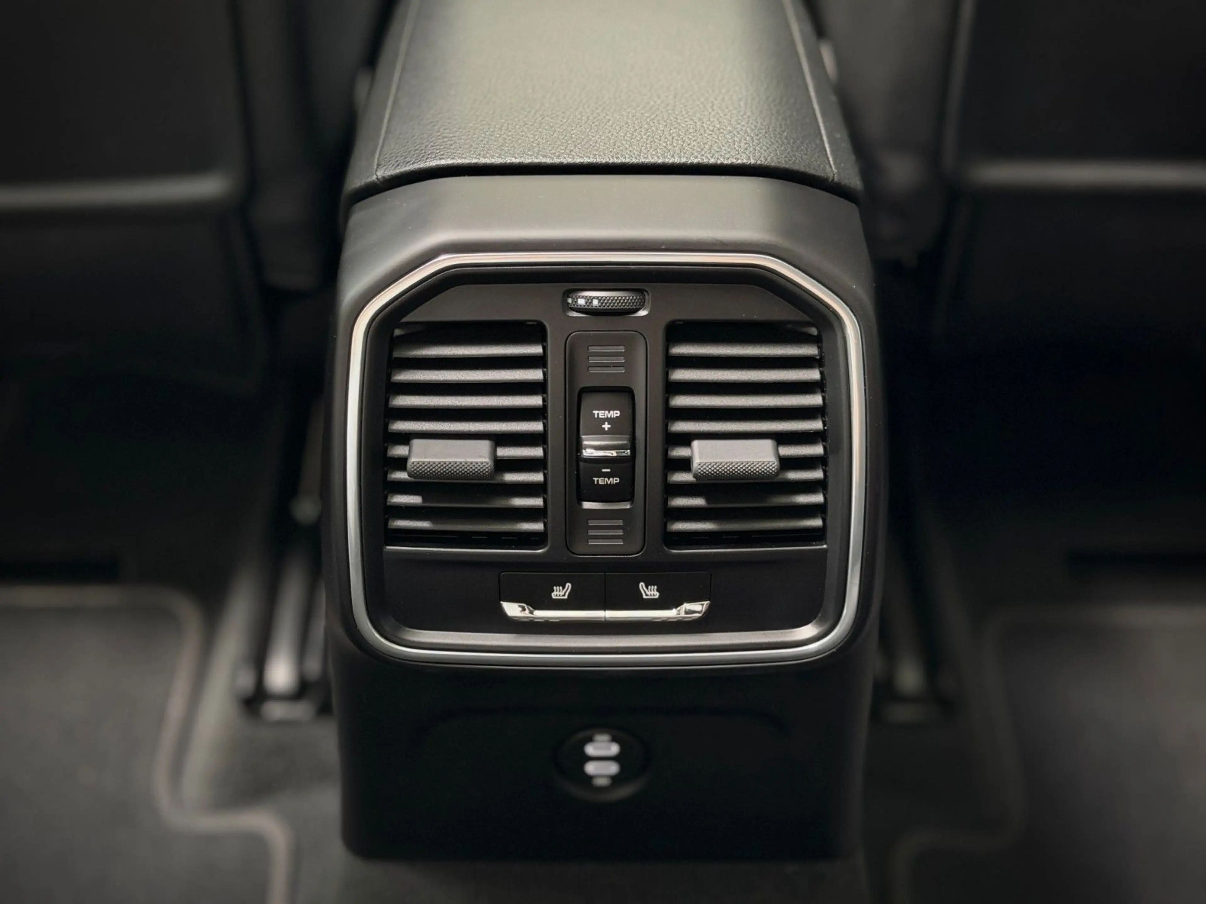 Porsche Macan *1.Hand*Pano*BOSE*Carplay*DAB+*AHK-Elektr* — photo 13