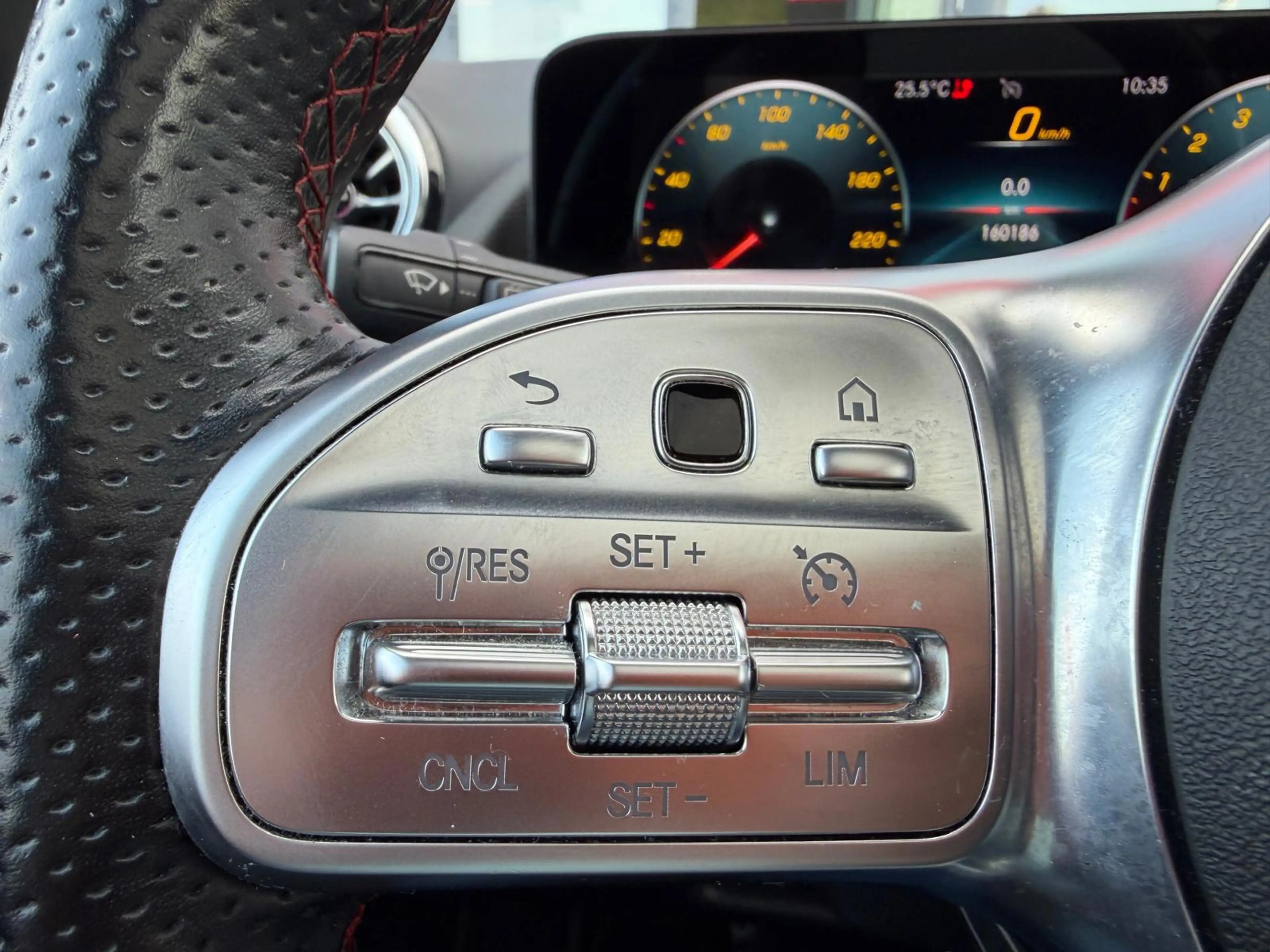 Mercedes-Benz GLA 250 250e Business Solution AMG Limited | Panorama | Me — photo 18