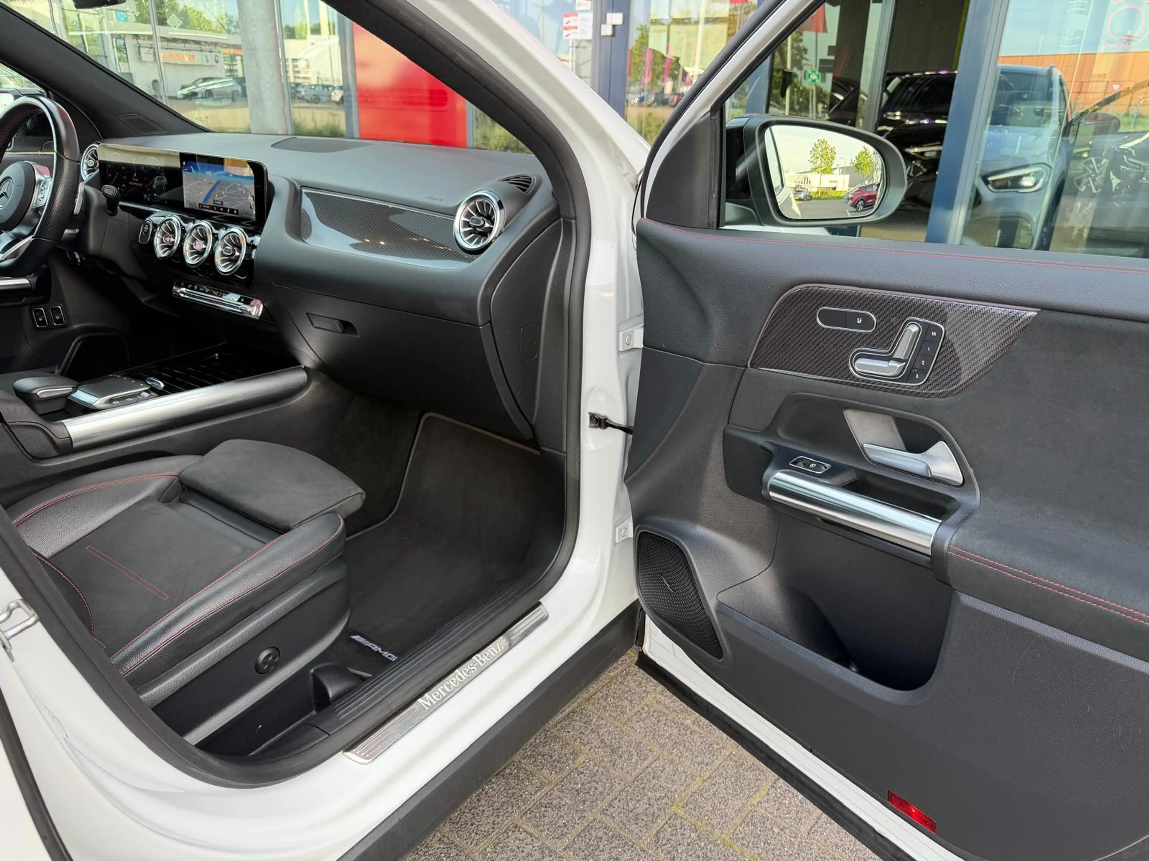 Mercedes-Benz GLA 250 250e Business Solution AMG Limited | Panorama | Me — photo 27