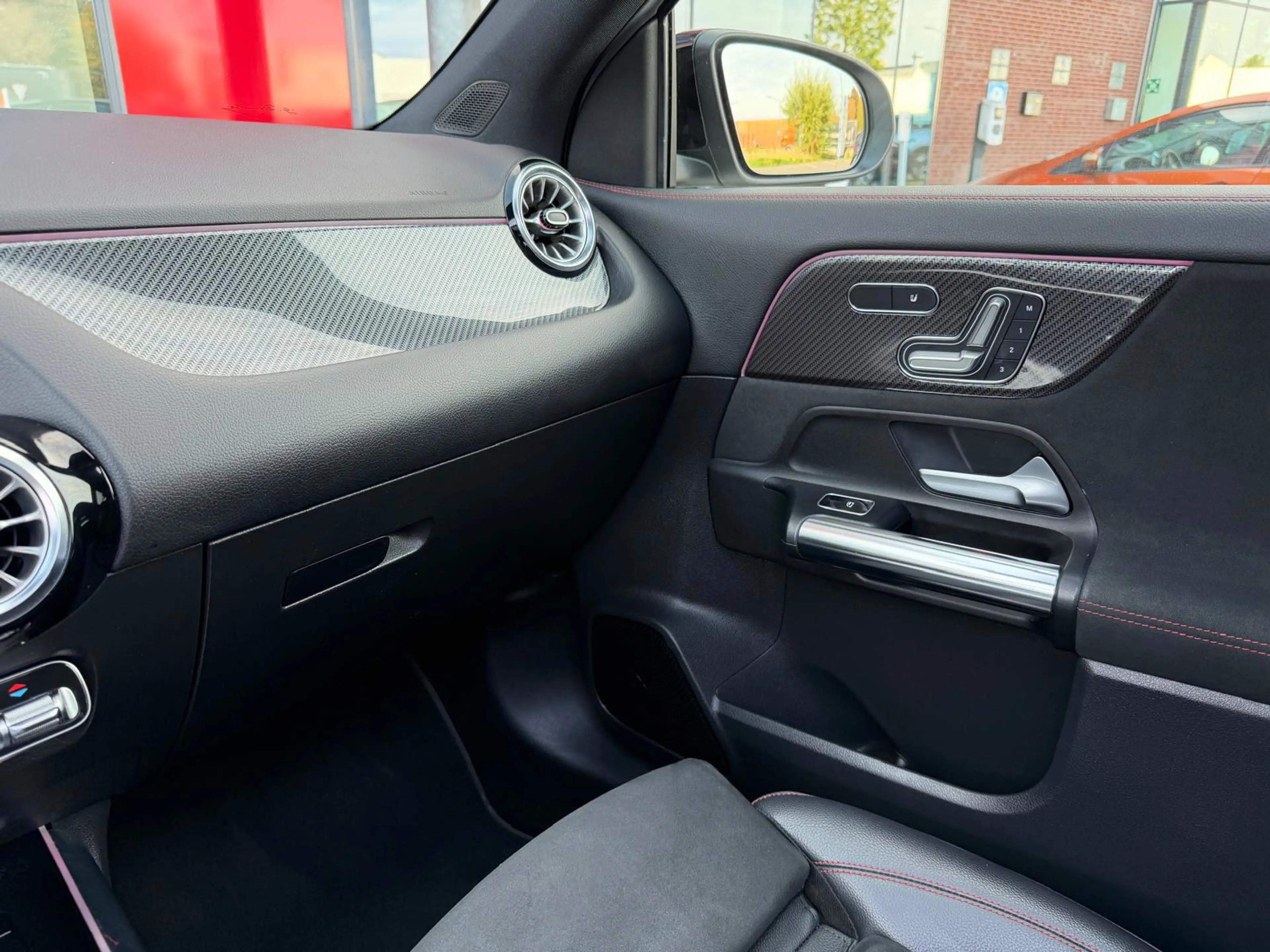 Mercedes-Benz GLA 250 250e Business Solution AMG Limited | Panorama | Me — photo 24