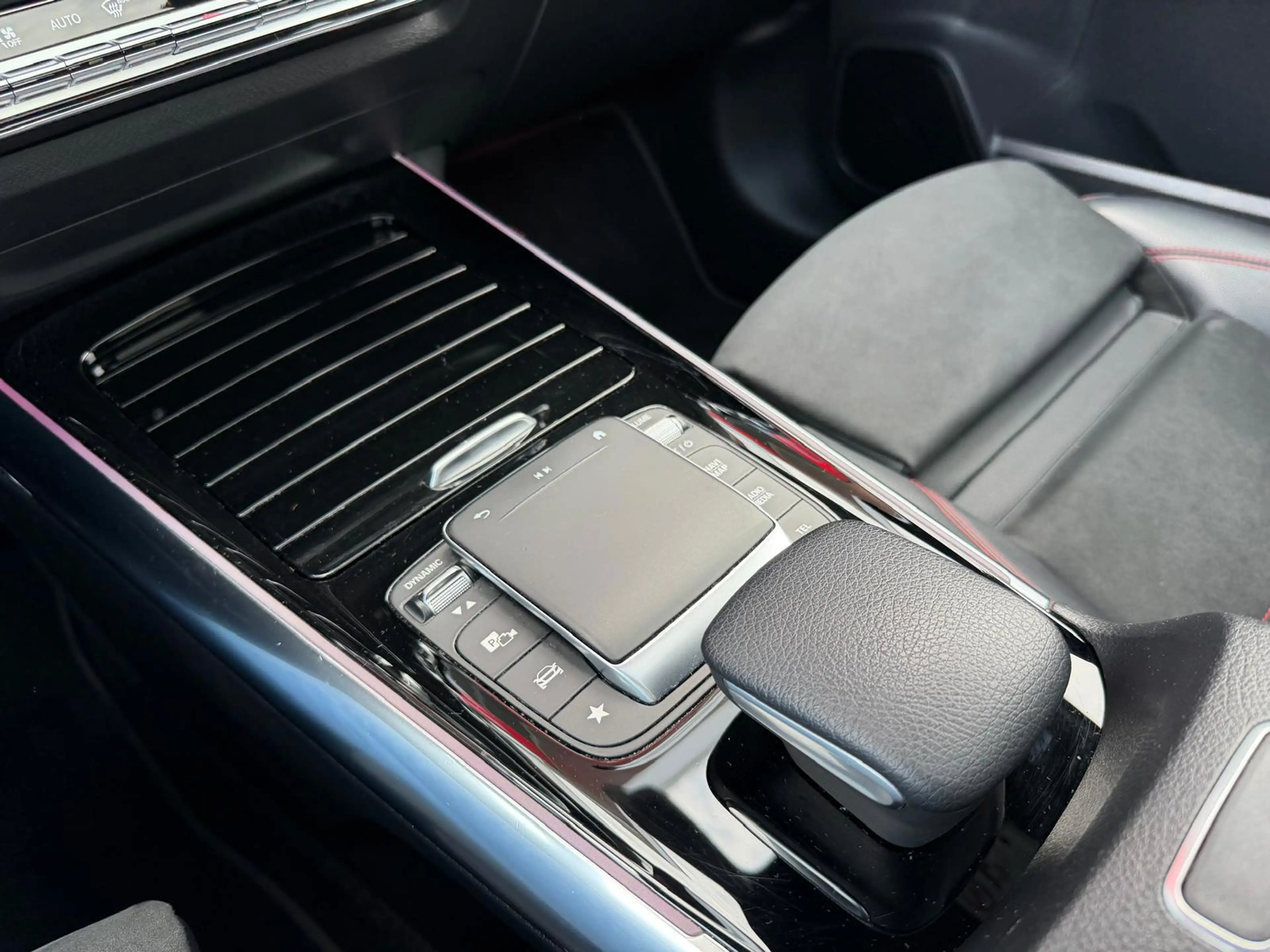 Mercedes-Benz GLA 250 250e Business Solution AMG Limited | Panorama | Me — photo 23