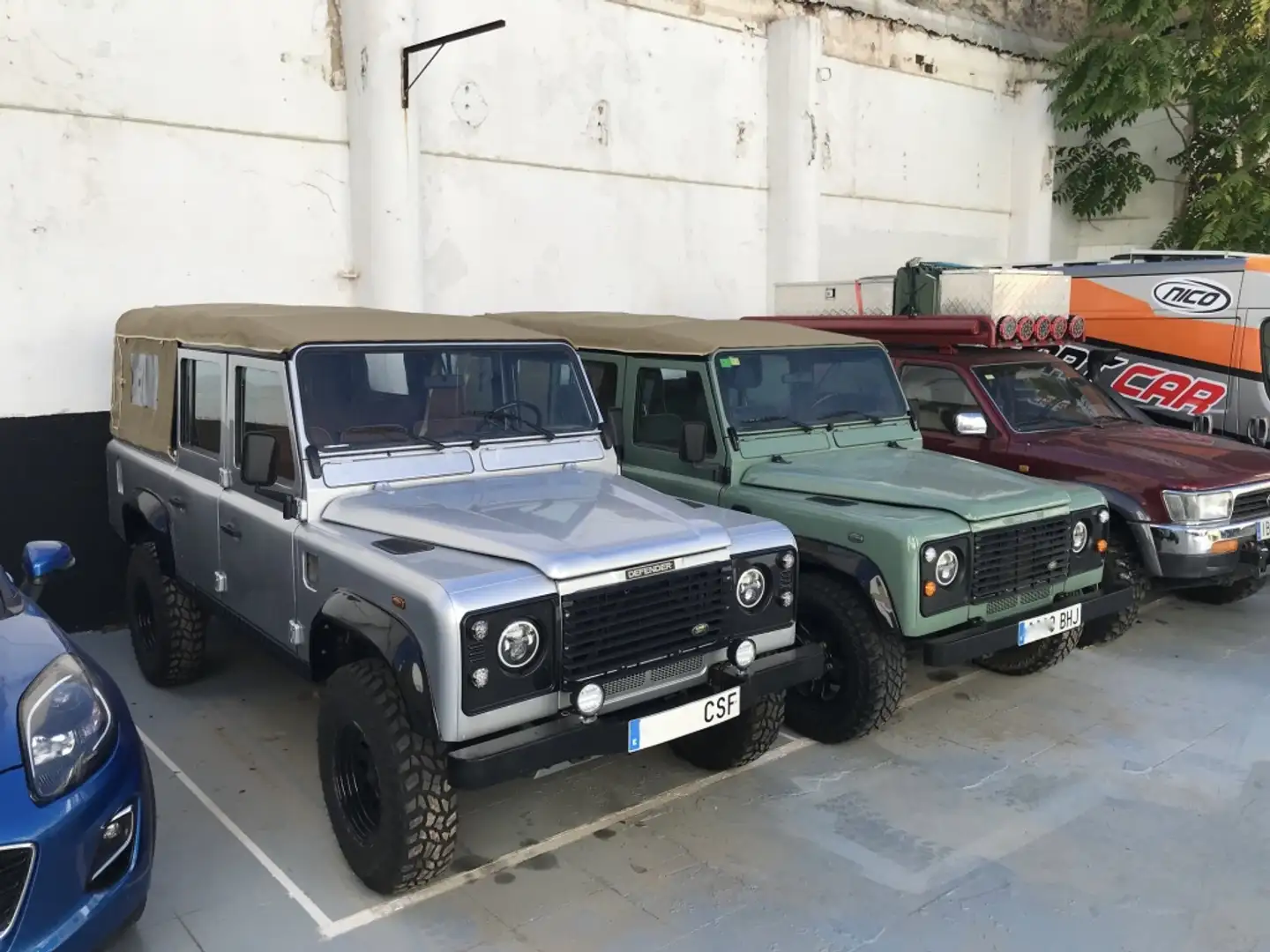 Land Rover Defender 110TDI 5DR SW Argent - 2