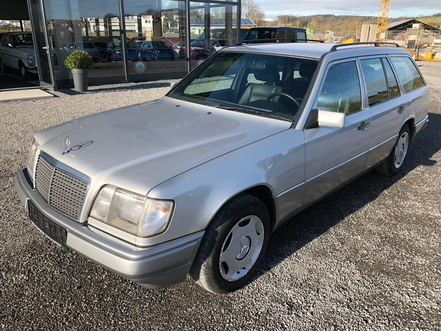 Mercedes-Benz E 250 T D Automatik*Klimatisierungsautomatik*1.Hand* Silber - 1