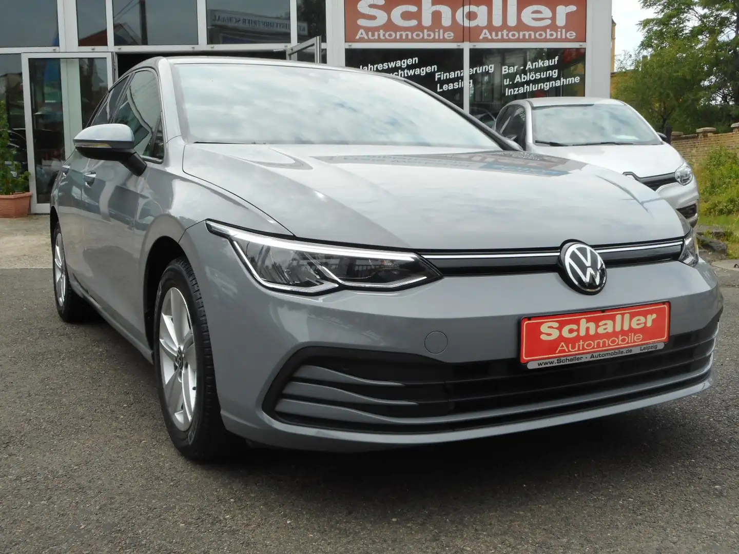 Volkswagen Golf 1.5 TSI Life, Kamera, LED, Navigationssystem! Grijs - 1
