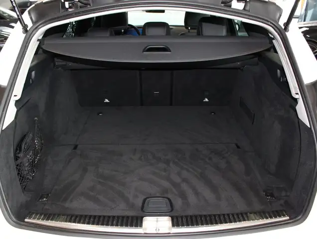 Mercedes-Benz E view 8