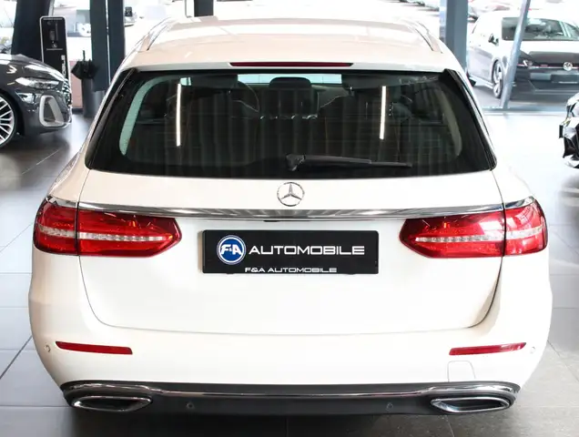 Mercedes-Benz E view 7