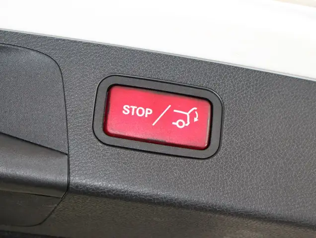 Mercedes-Benz E view 11