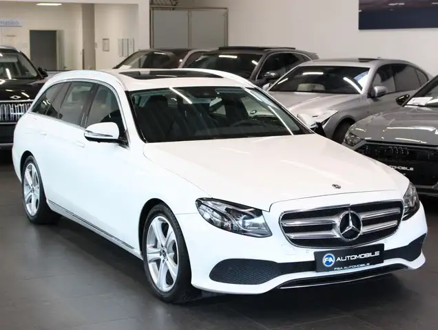 Mercedes-Benz E view 2