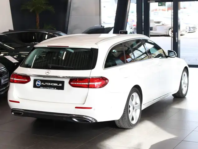 Mercedes-Benz E view 6