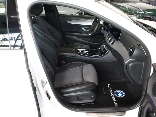Mercedes-Benz E view 12
