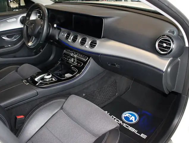 Mercedes-Benz E view 13