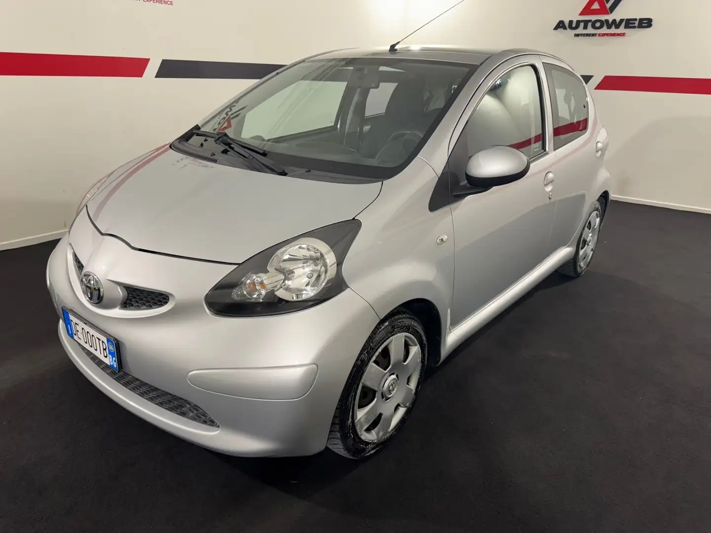 Toyota Aygo 1.0 12V VVT-i 5 porte Sol Argento - 1