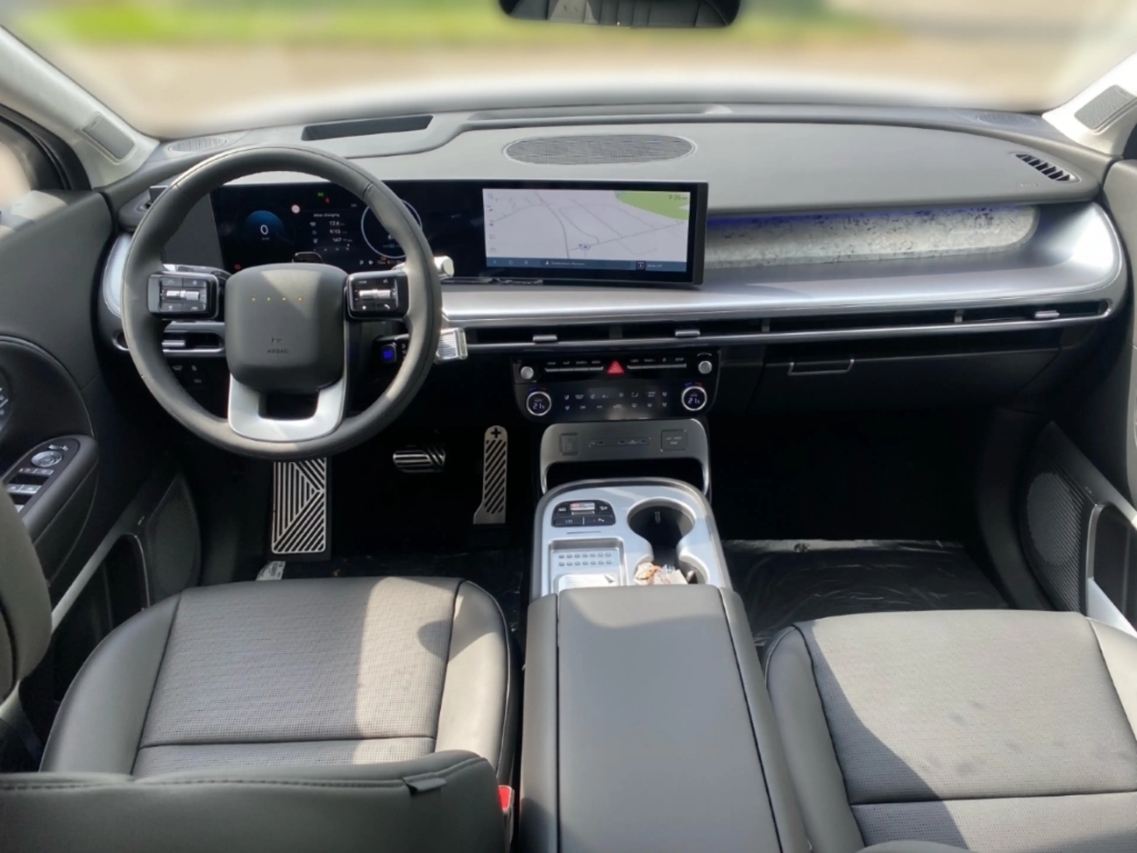 Hyundai IONIQ 9 110 kWh (307 PS) 4WD UNIQ Panorama-Glas-Schiebedac — photo 11