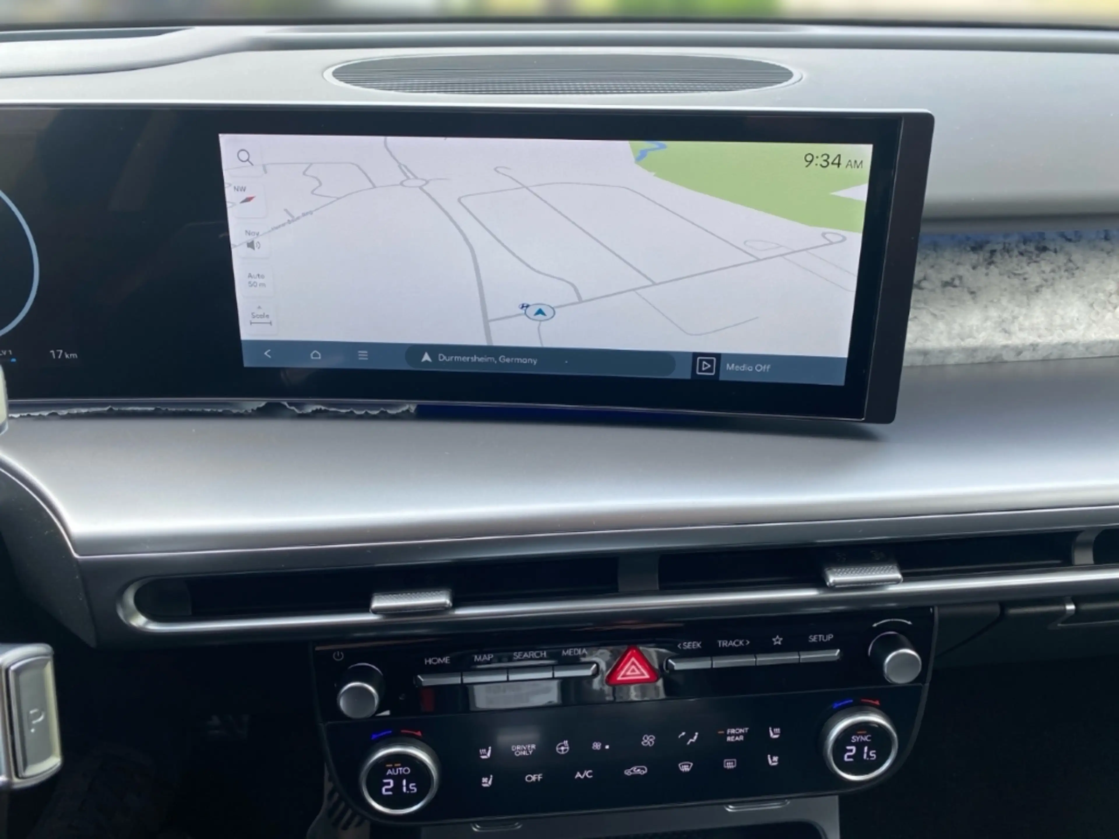 Hyundai IONIQ 9 110 kWh (307 PS) 4WD UNIQ Panorama-Glas-Schiebedac — photo 9