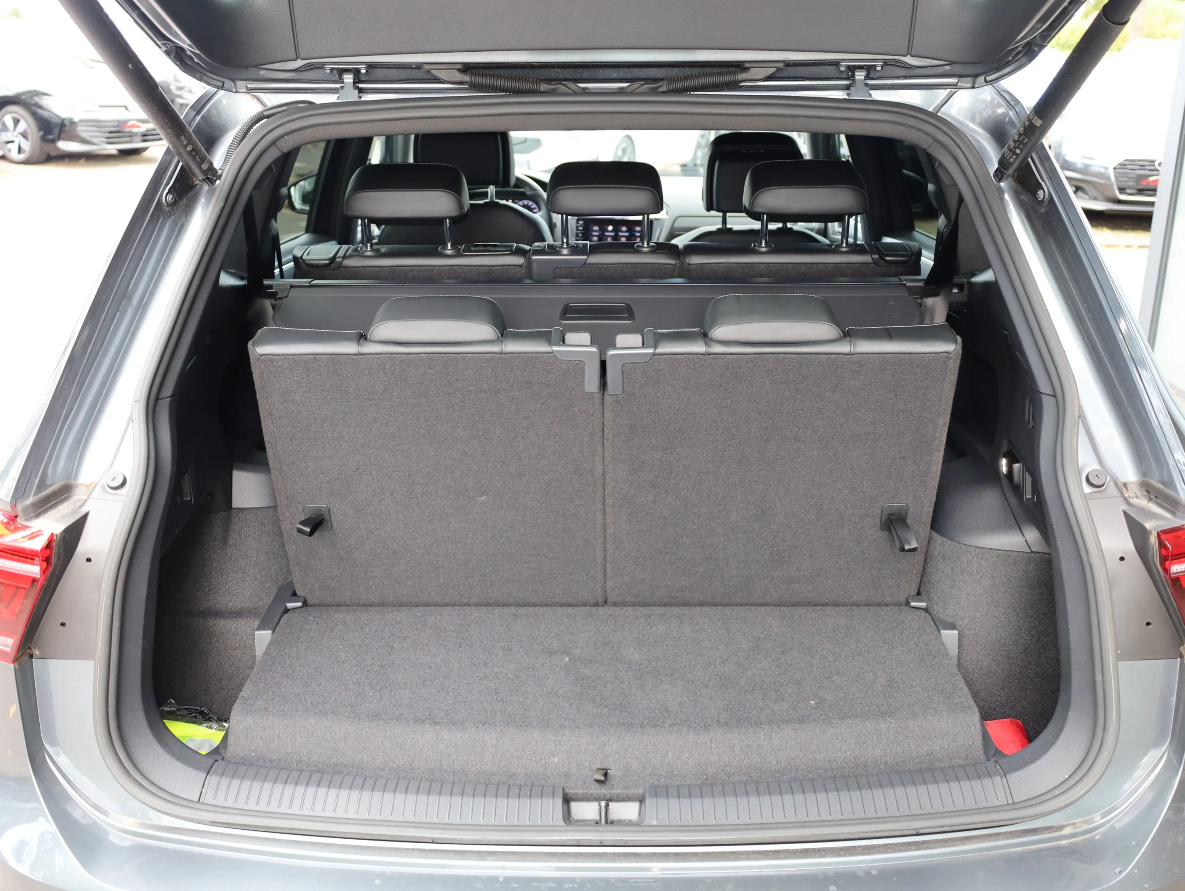 Volkswagen Tiguan Allspace R-Line 4Motion*AHK*HUD* 7 Sitzer — photo 13