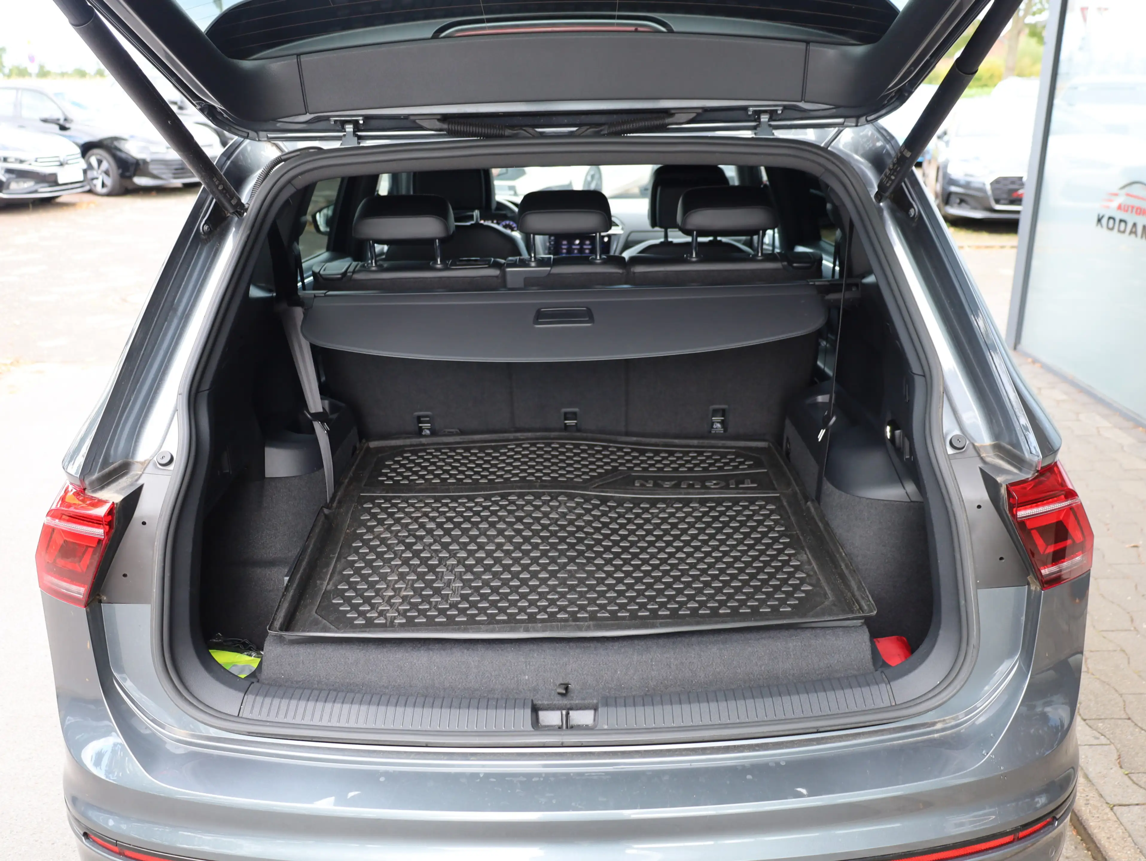 Volkswagen Tiguan Allspace R-Line 4Motion*AHK*HUD* 7 Sitzer — photo 14