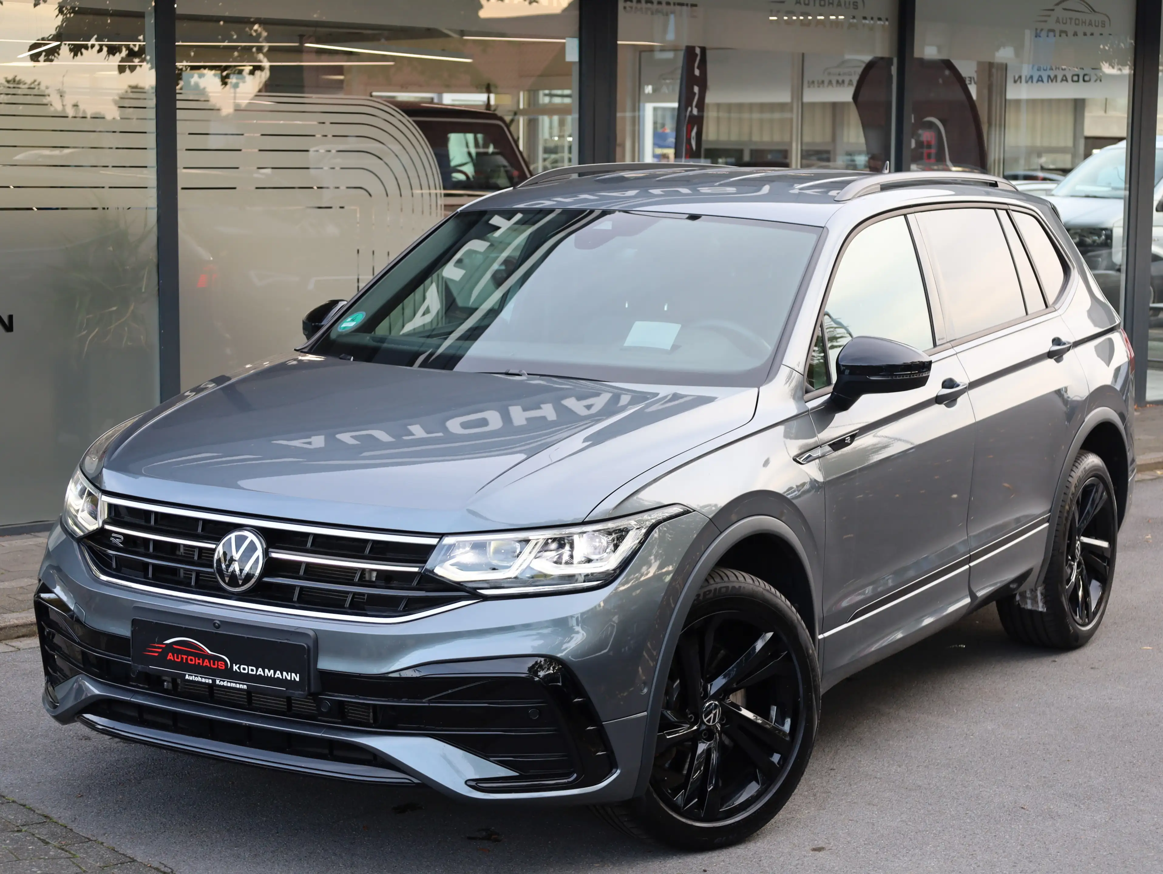 Volkswagen Tiguan Allspace R-Line 4Motion*AHK*HUD* 7 Sitzer — photo 2