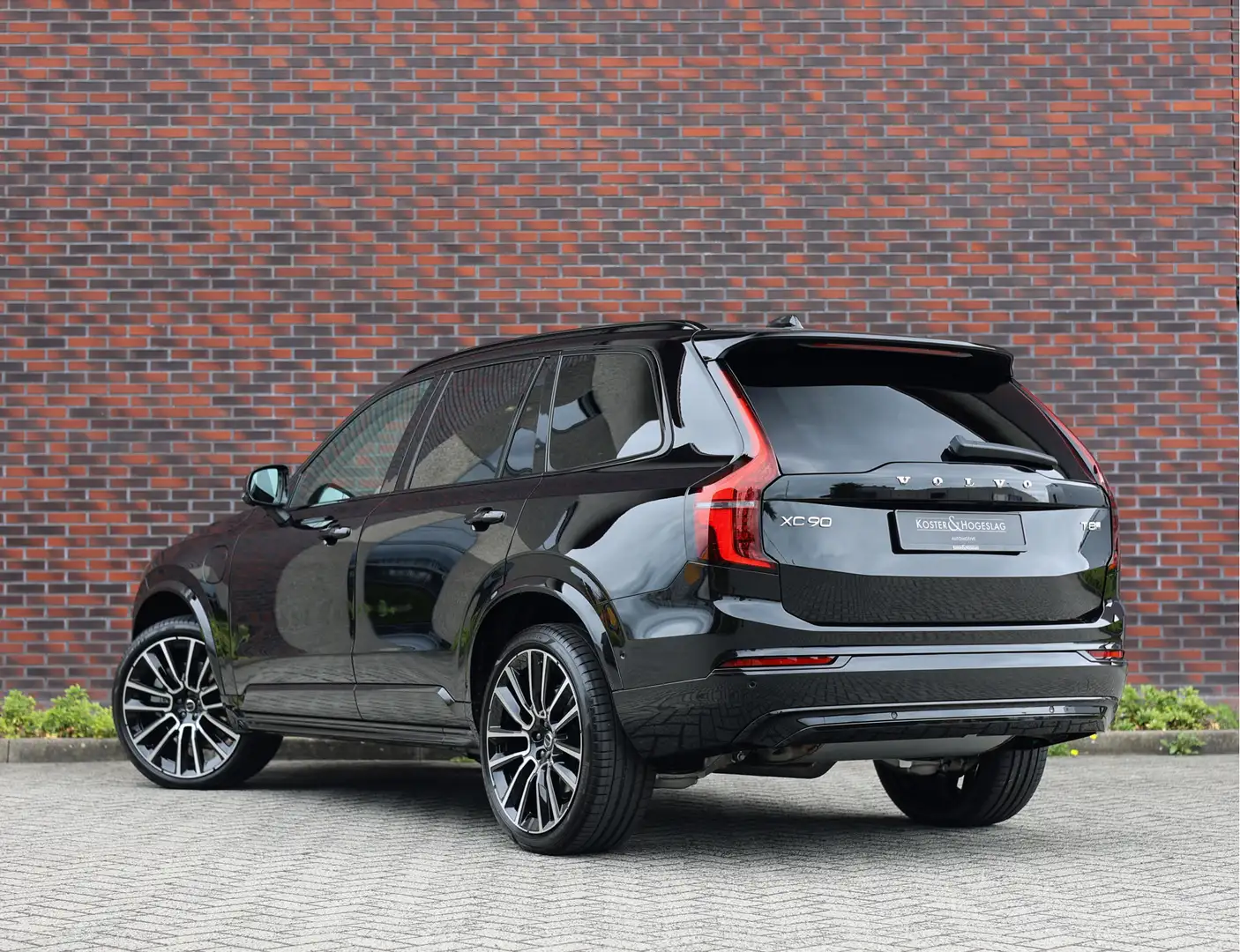 Volvo XC90 T8 AWD Ultra Dark | Facelift - Direct leverbaar - Zwart - 2
