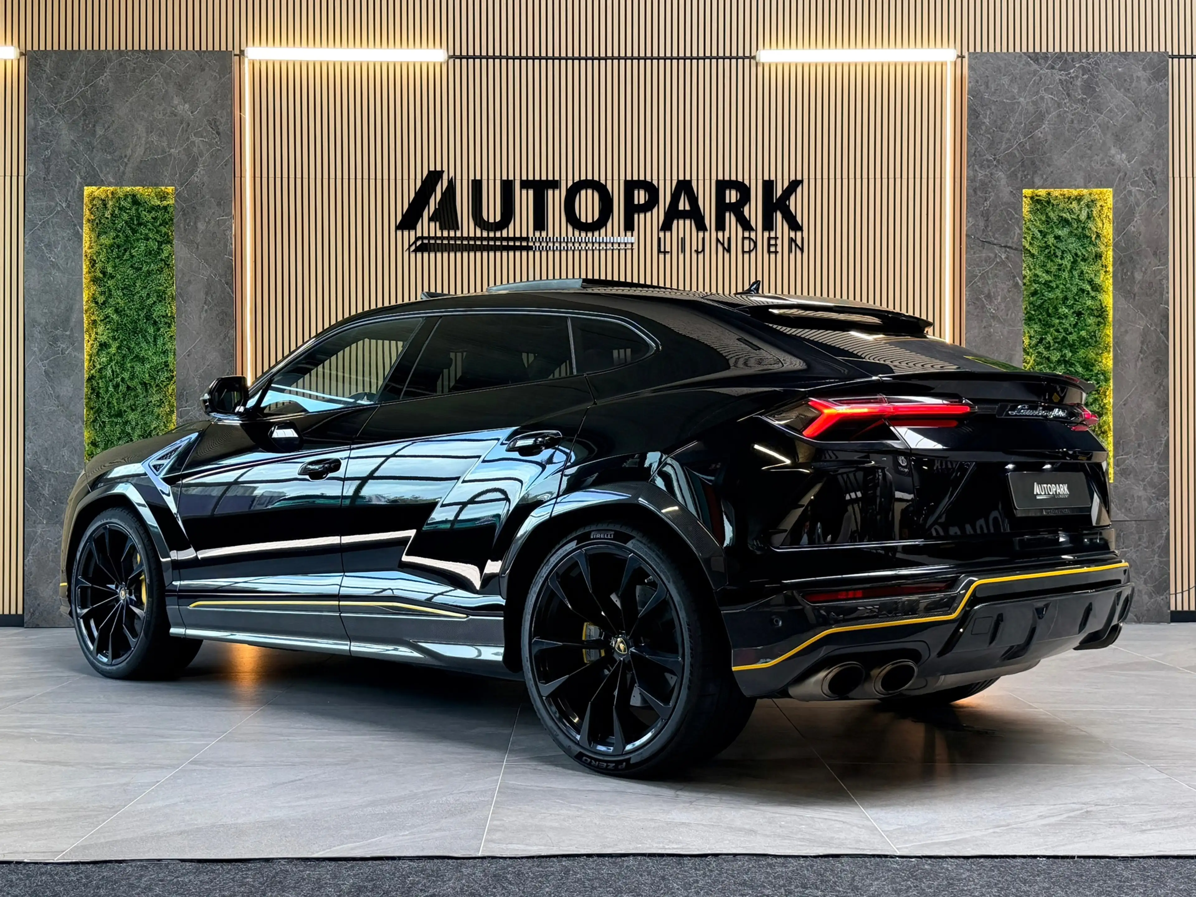 Lamborghini Urus 4.0 V8 |PANO|AKRAPOVIC|B&O|MASSAGE|CERAMIC|HuD|CAR — photo 3