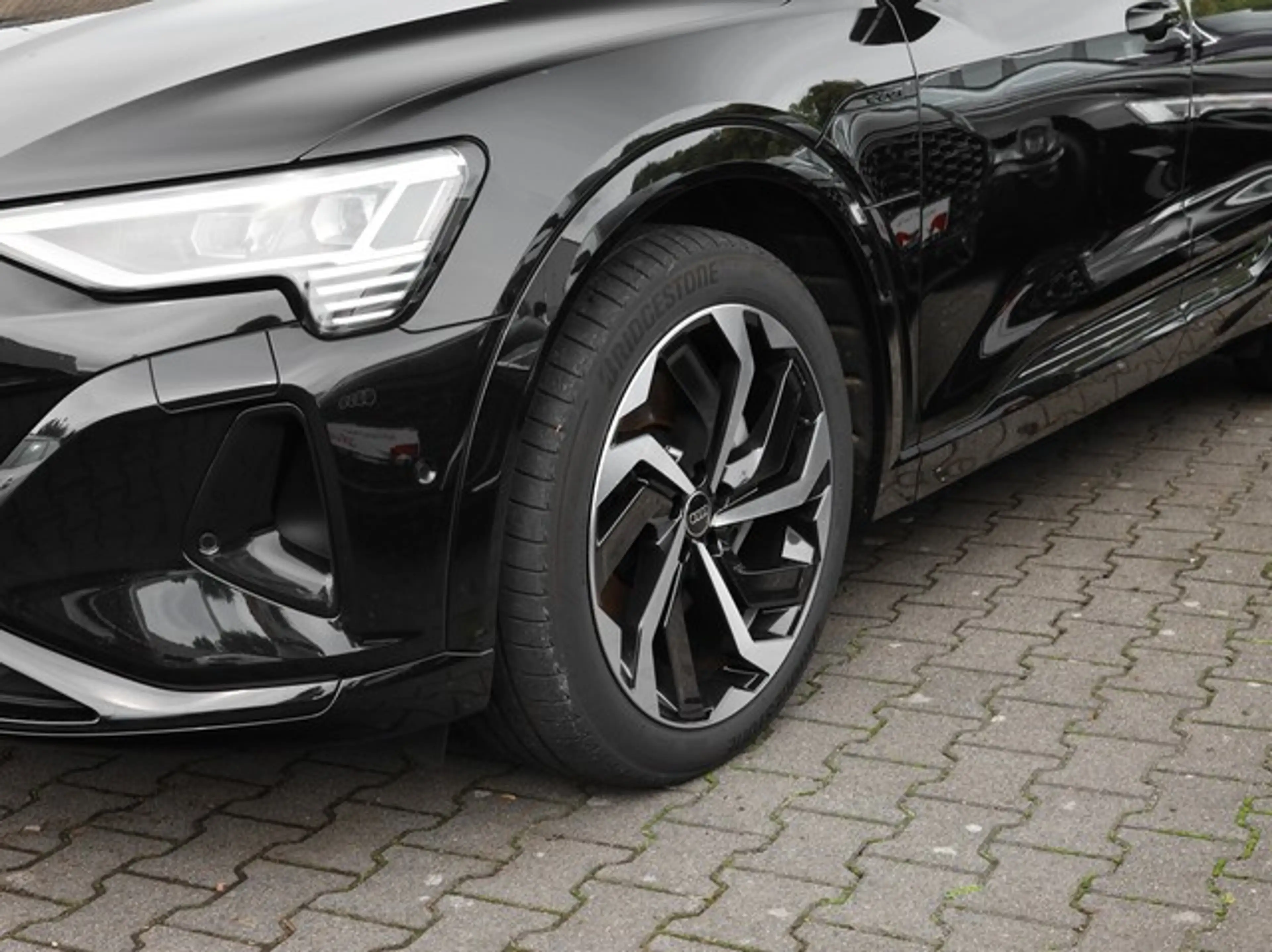 Audi Q8 e-tron Sportback 50 quattro Advanced LM21 AHK ACC Matr... — photo 9