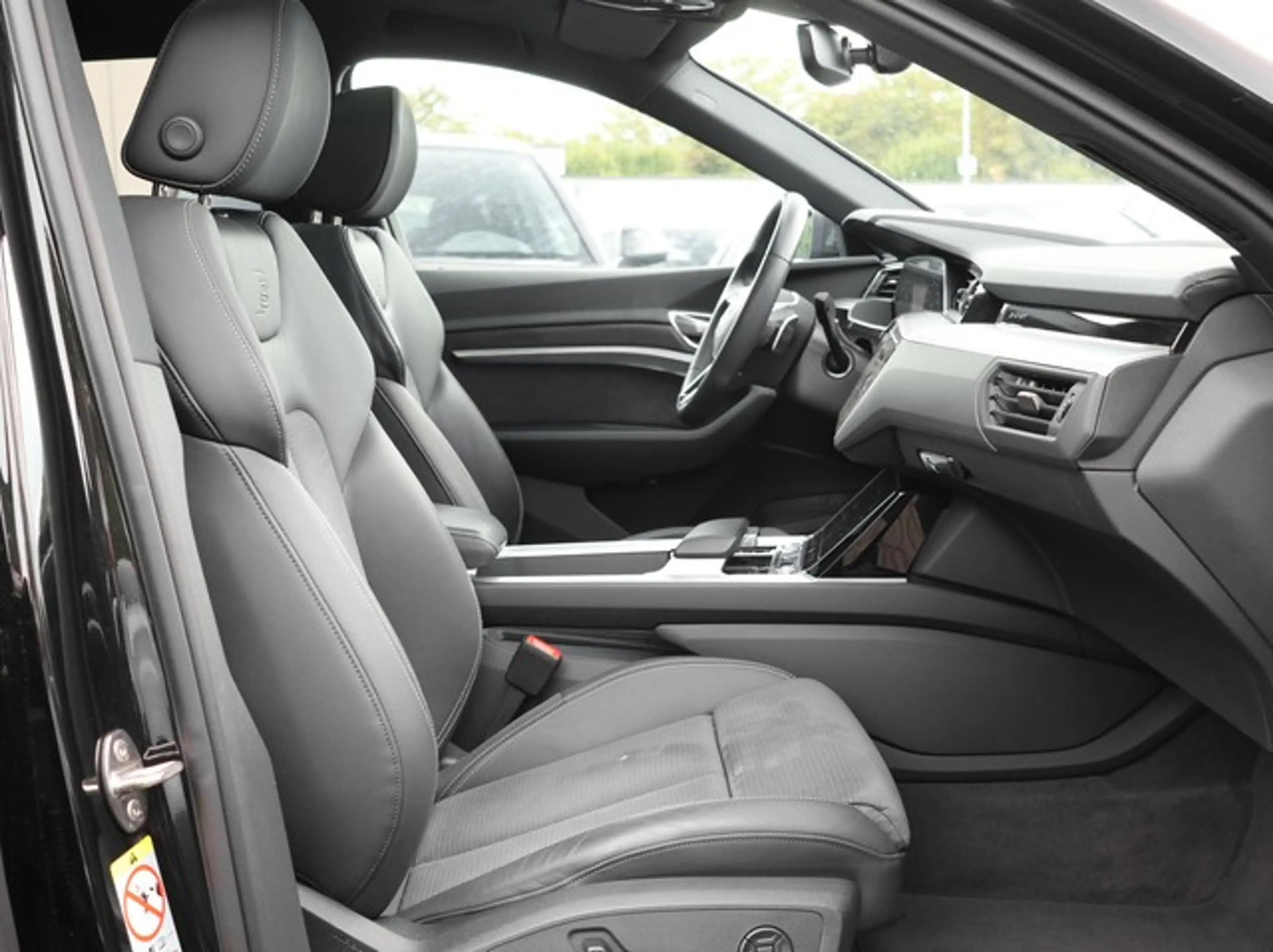 Audi Q8 e-tron Sportback 50 quattro Advanced LM21 AHK ACC Matr... — photo 7