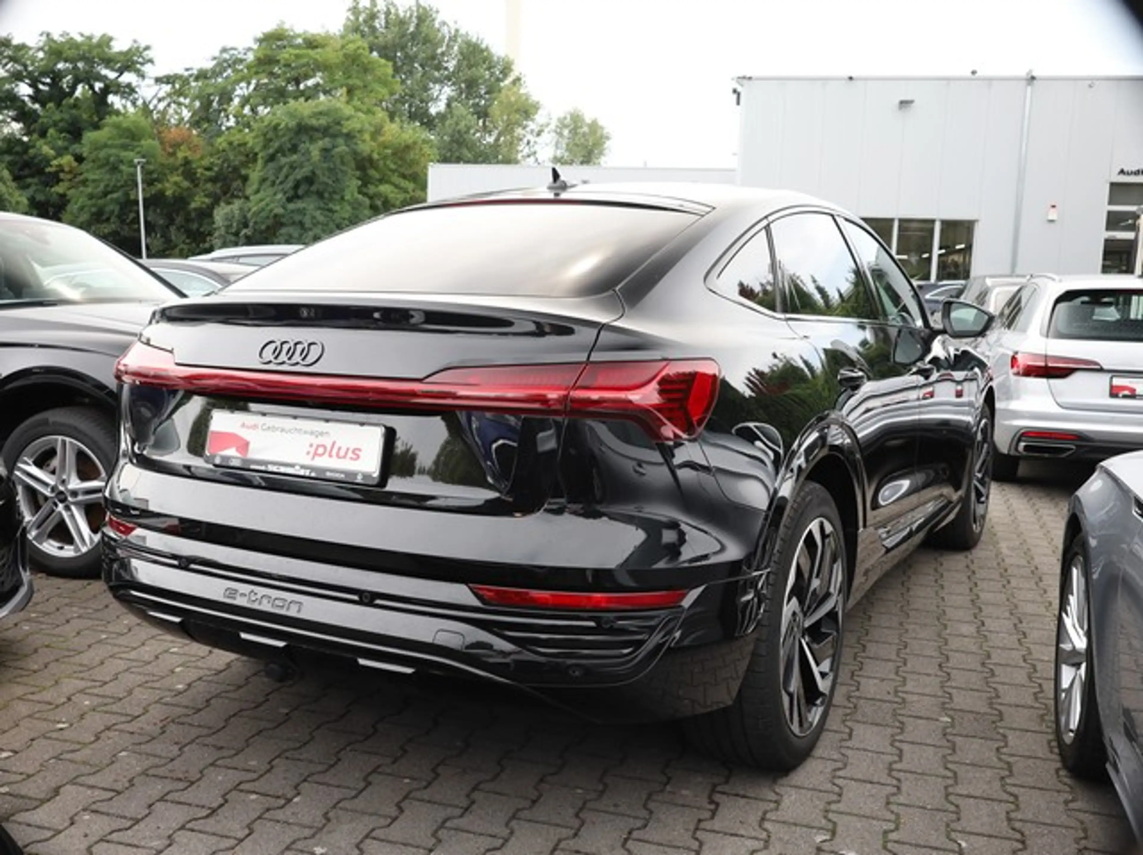 Audi Q8 e-tron Sportback 50 quattro Advanced LM21 AHK ACC Matr... — photo 3