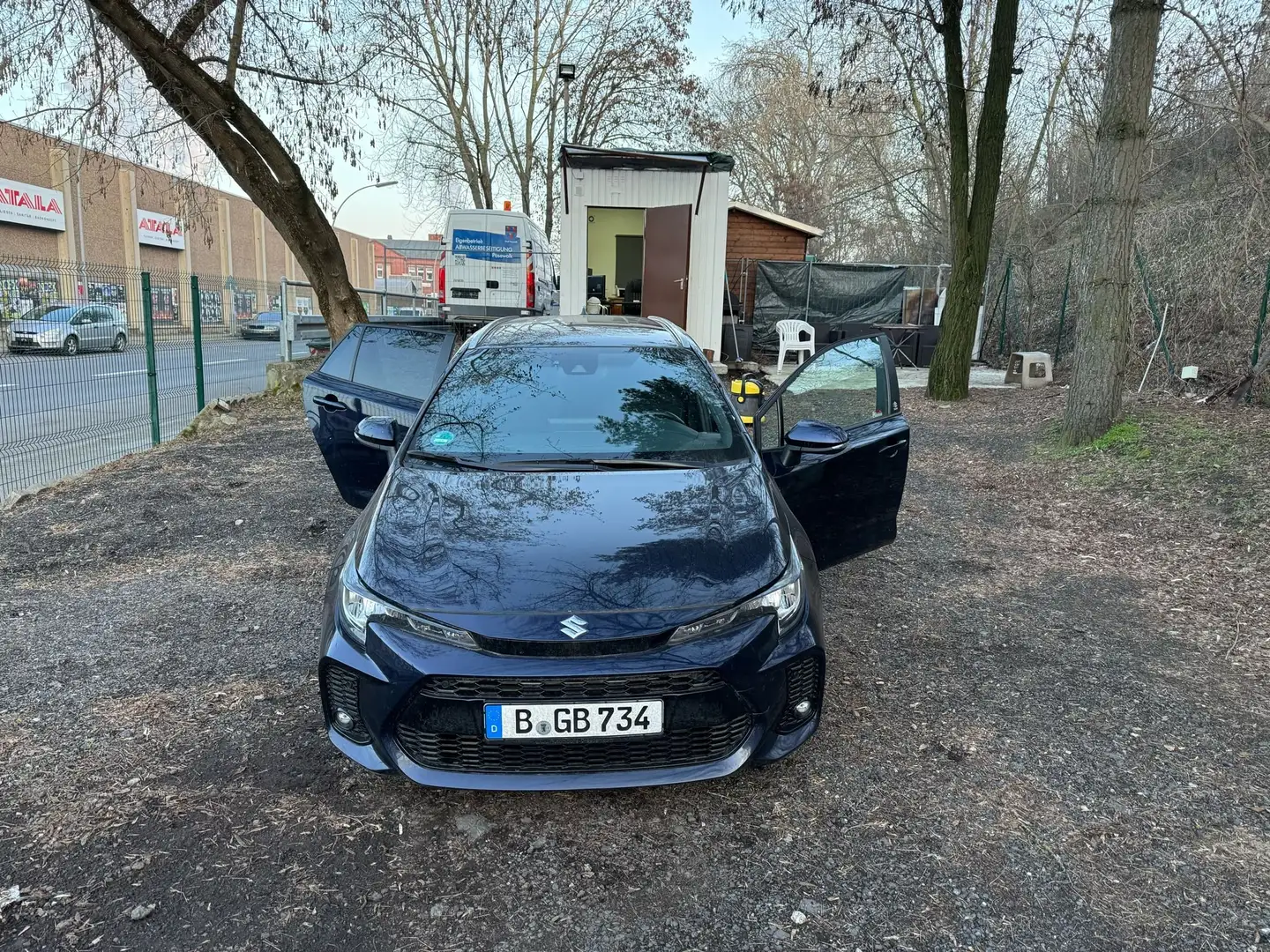 Suzuki Swace Swace 1.8 Hybrid CVT Comfort+ Blau - 1
