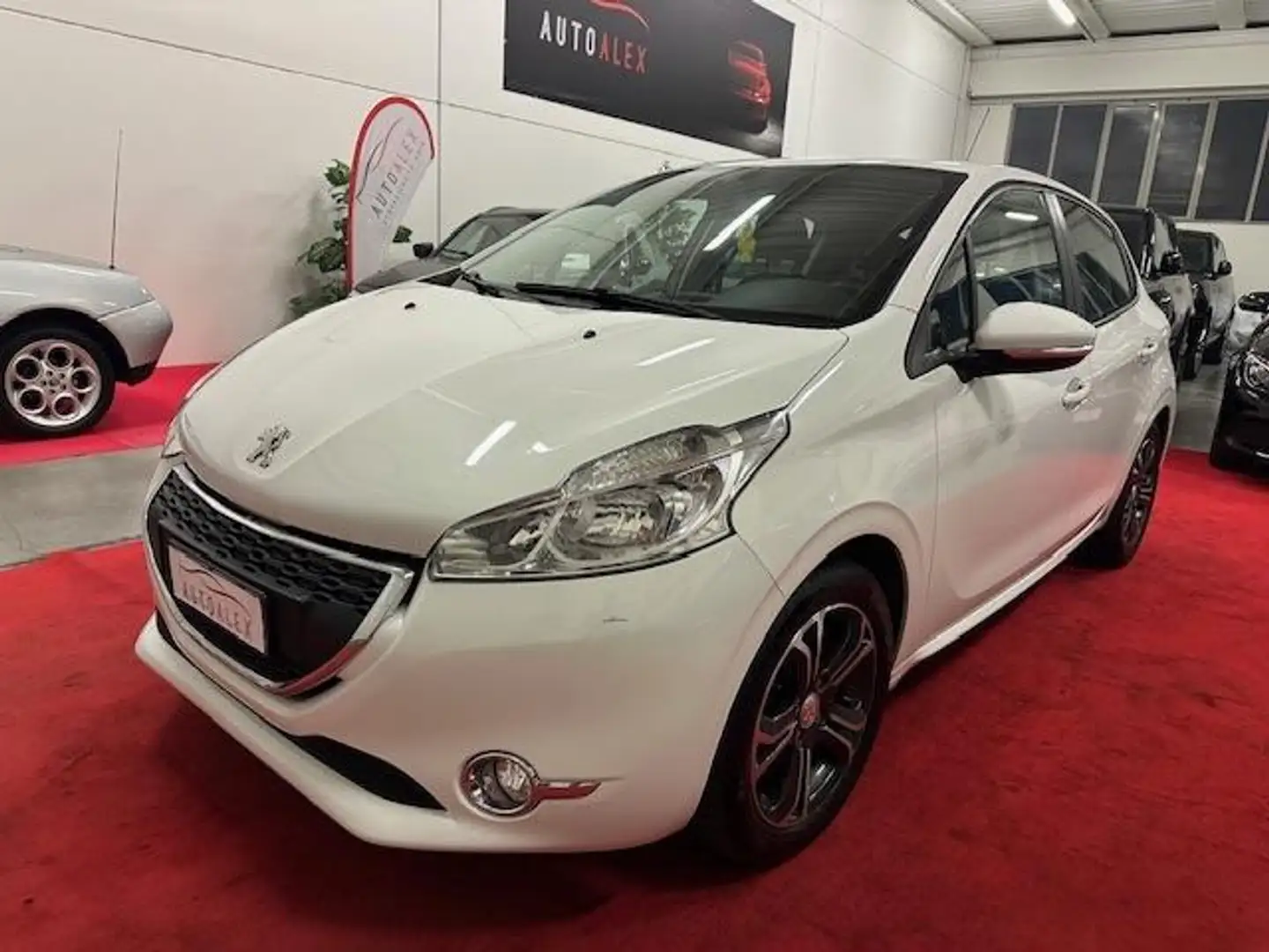 Peugeot 208 1.4 hdi 8v Allure 5p Bílá - 1