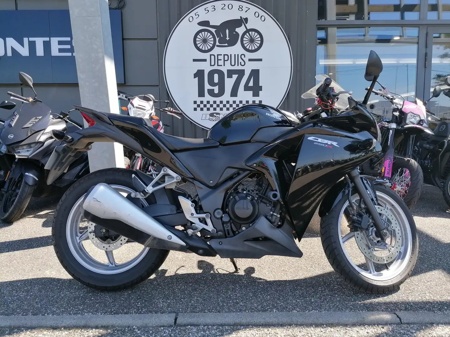 Honda CBR 250 Noir - 1
