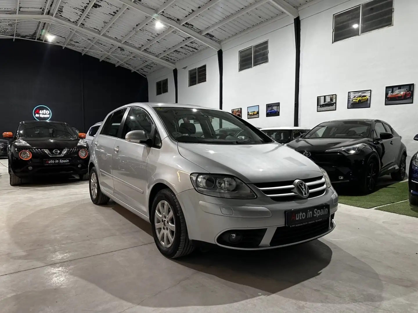 Volkswagen Golf Plus 2.0TDI Highline Gris - 1