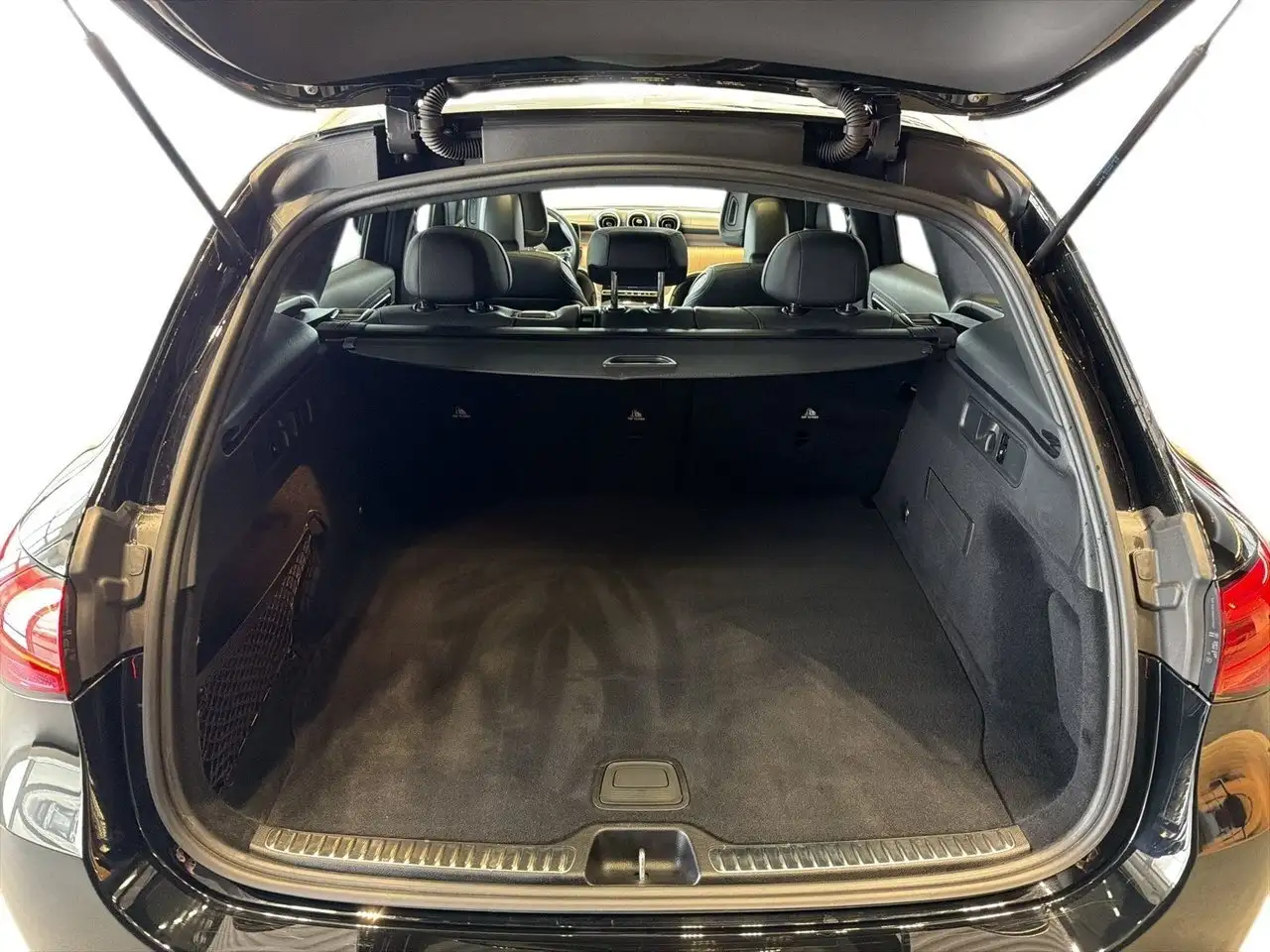 Mercedes-Benz GLC снимка Mercedes-Benz GLC