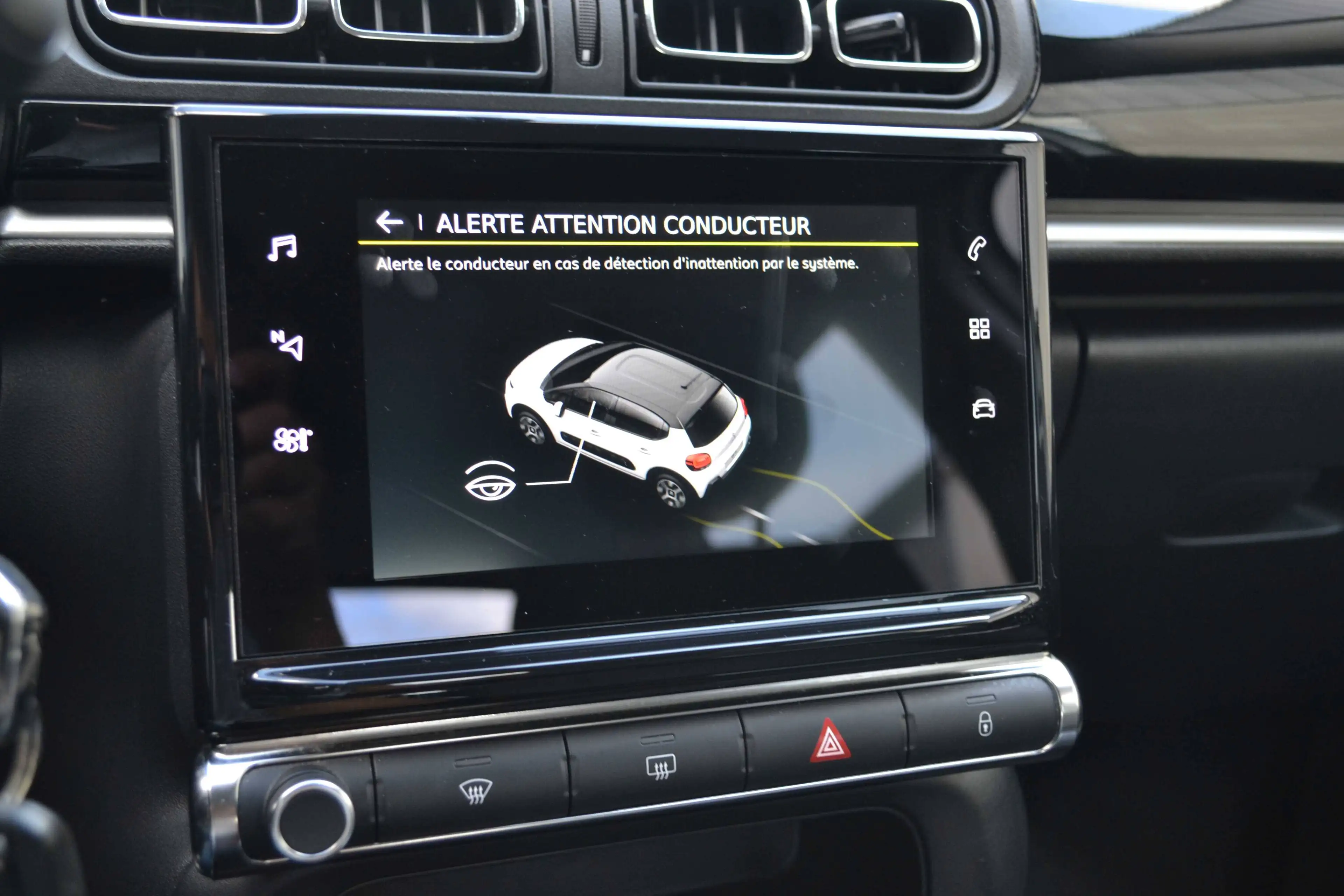 Citroen C3 1.2 Shine EAT6 110CV Airco/Navi/Led/Airbump TVA — photo 15