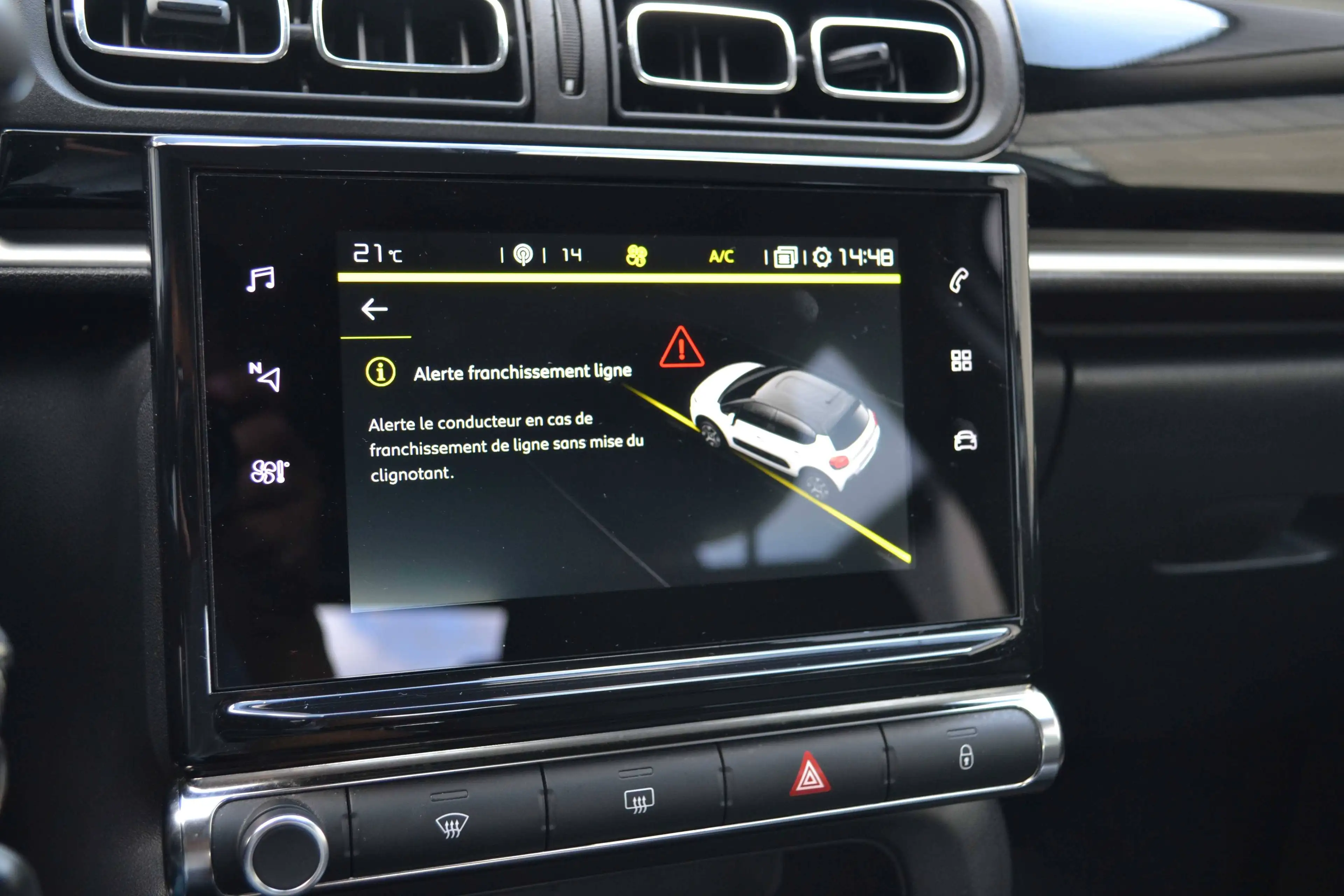 Citroen C3 1.2 Shine EAT6 110CV Airco/Navi/Led/Airbump TVA — photo 12