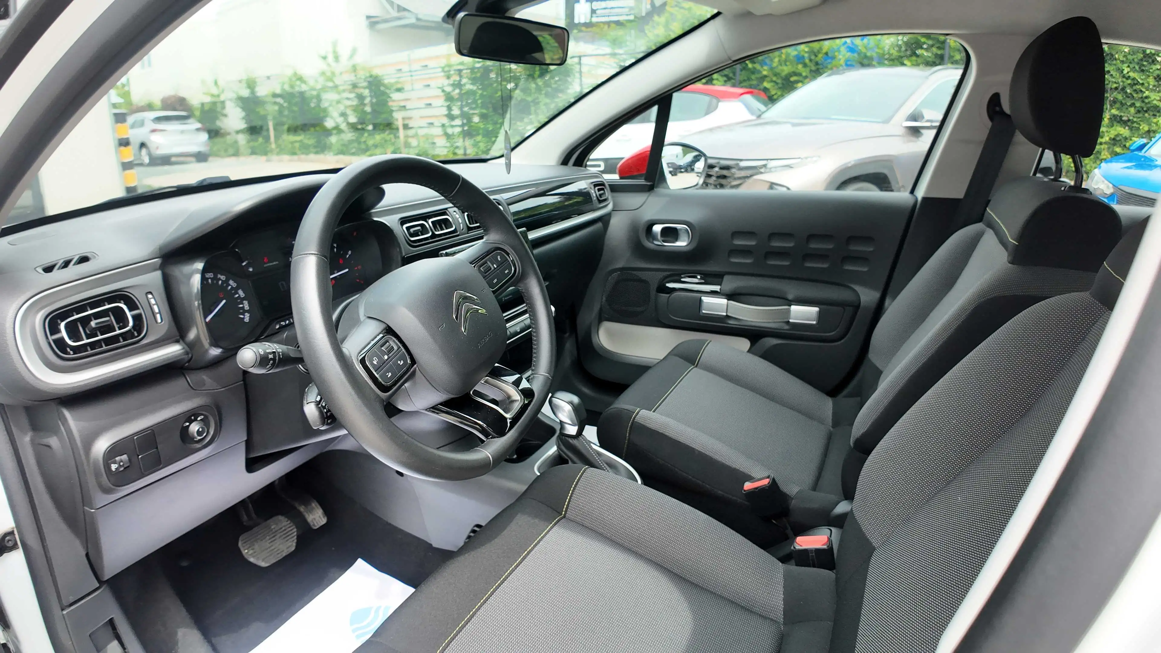 Citroen C3 1.2 Shine EAT6 110CV Airco/Navi/Led/Airbump TVA — photo 5