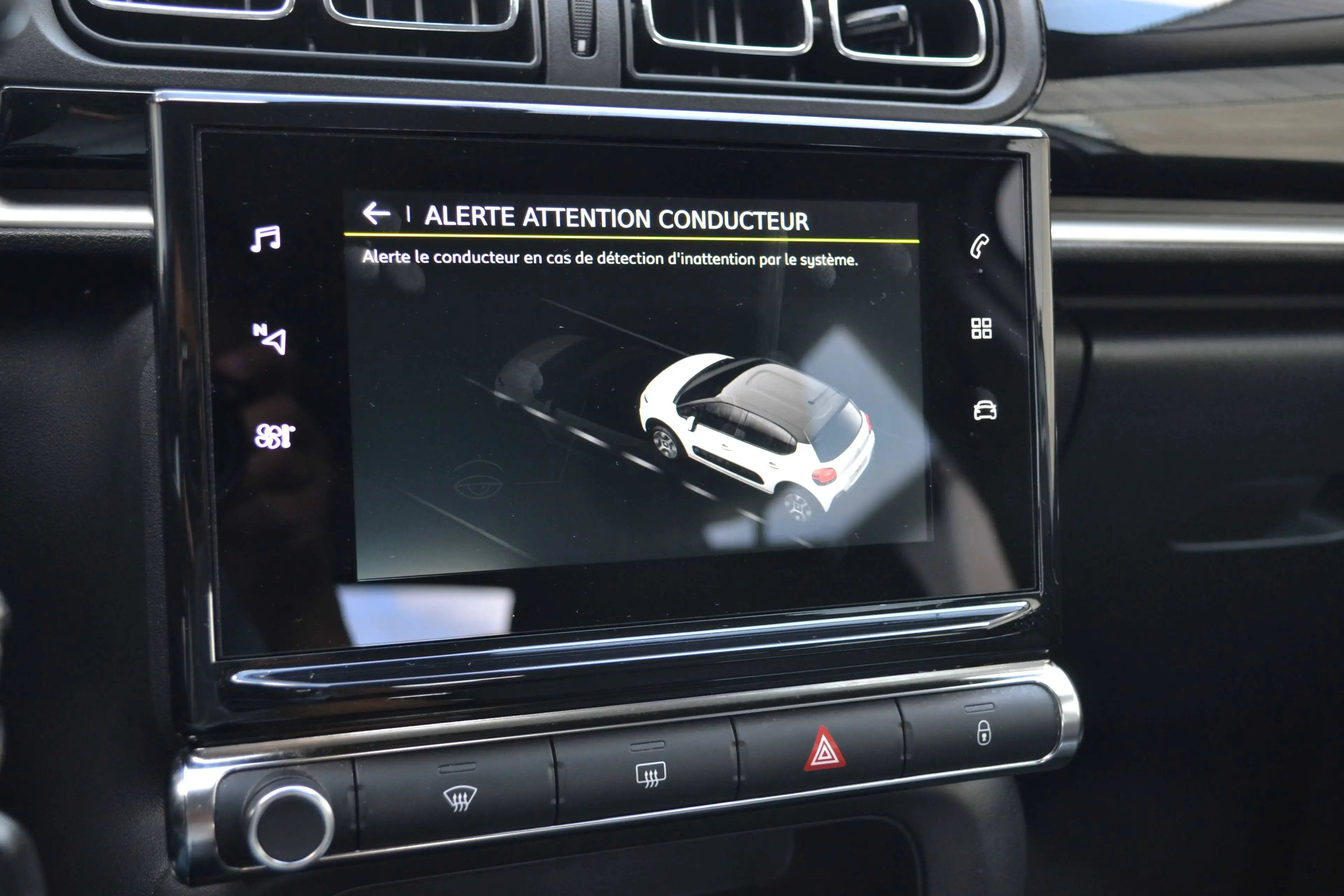 Citroen C3 1.2 Shine EAT6 110CV Airco/Navi/Led/Airbump TVA — photo 14