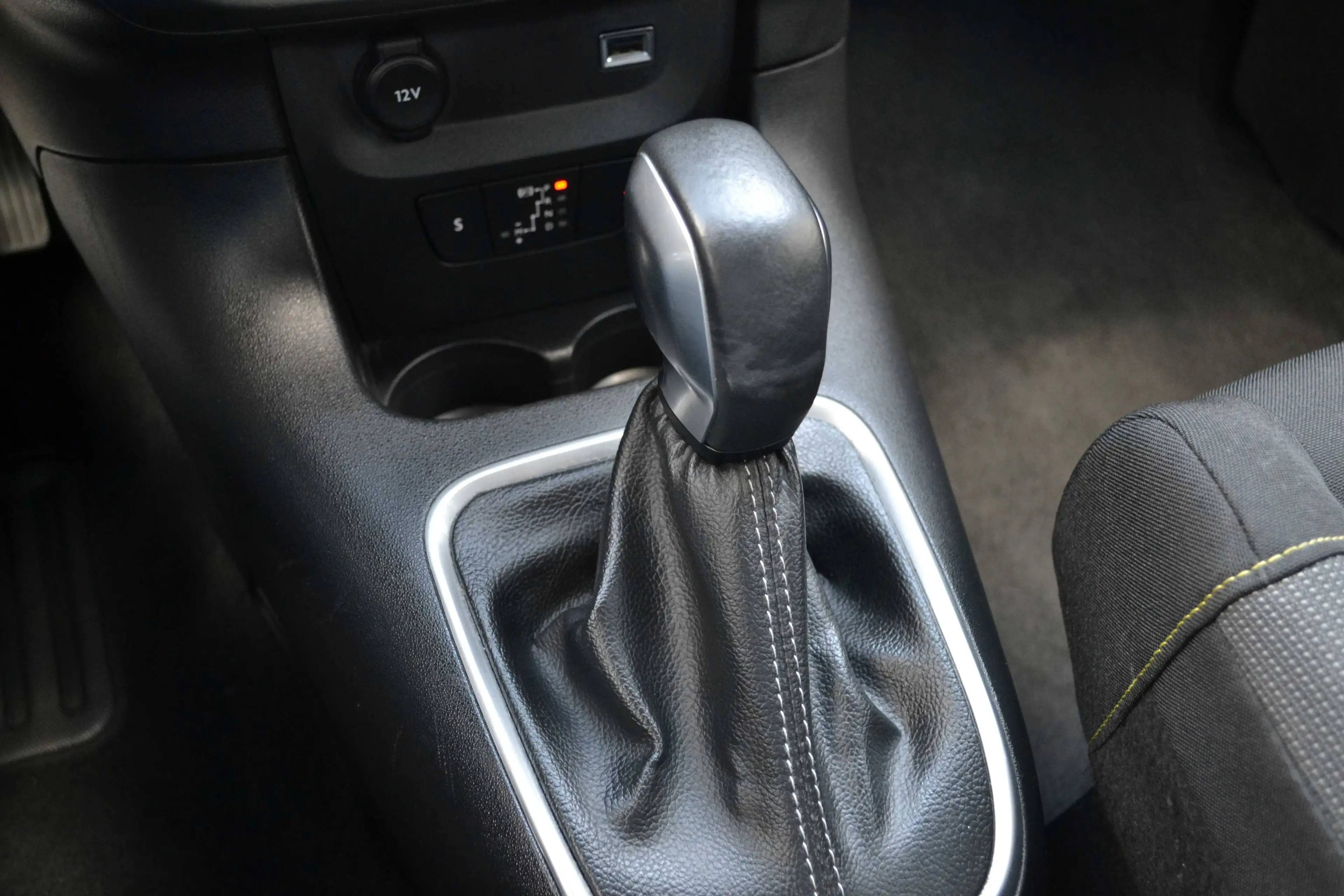 Citroen C3 1.2 Shine EAT6 110CV Airco/Navi/Led/Airbump TVA — photo 10