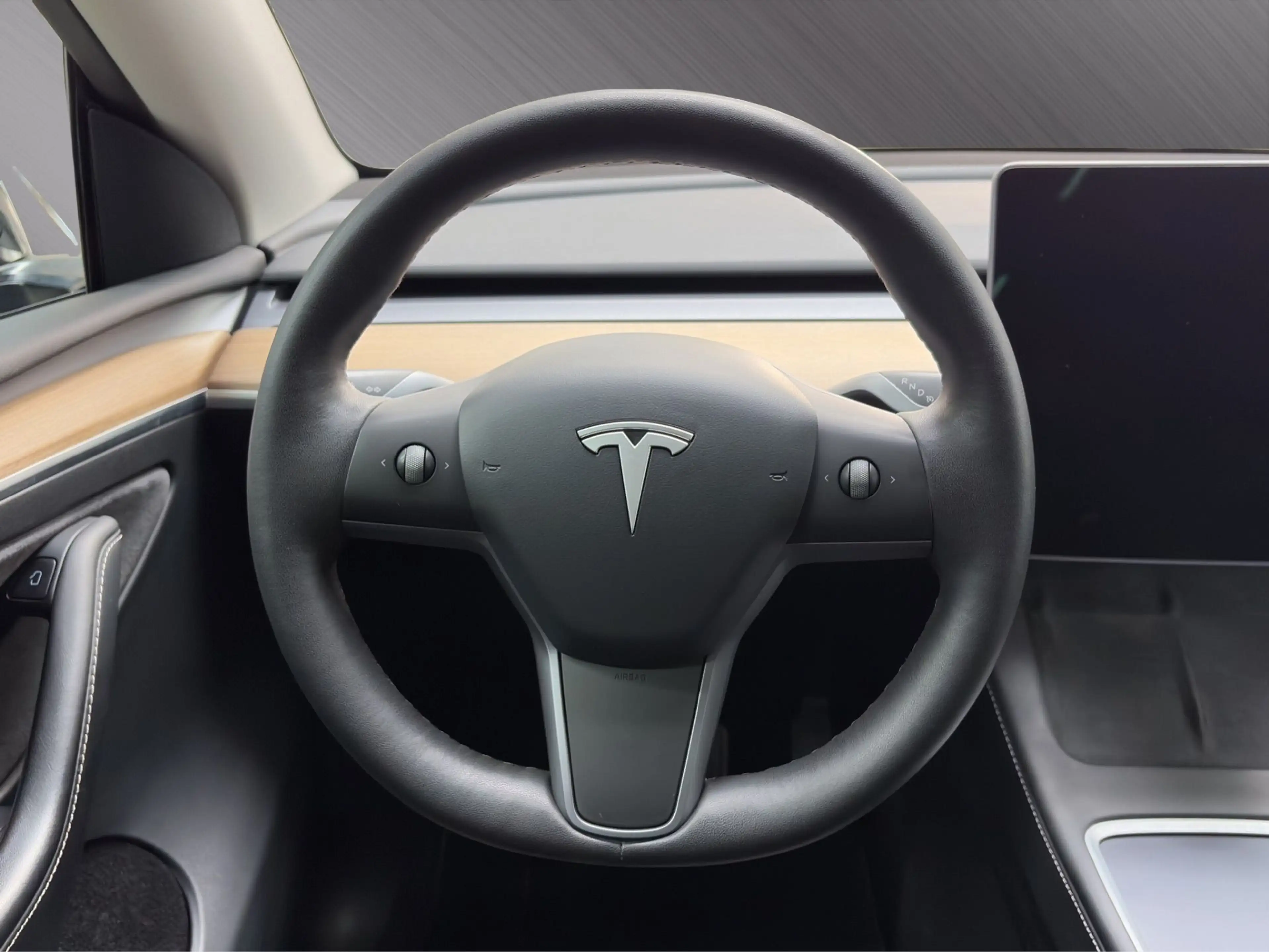 Tesla Model Y AWD 75kWh Maximale Reichweite Dual AWD — photo 10