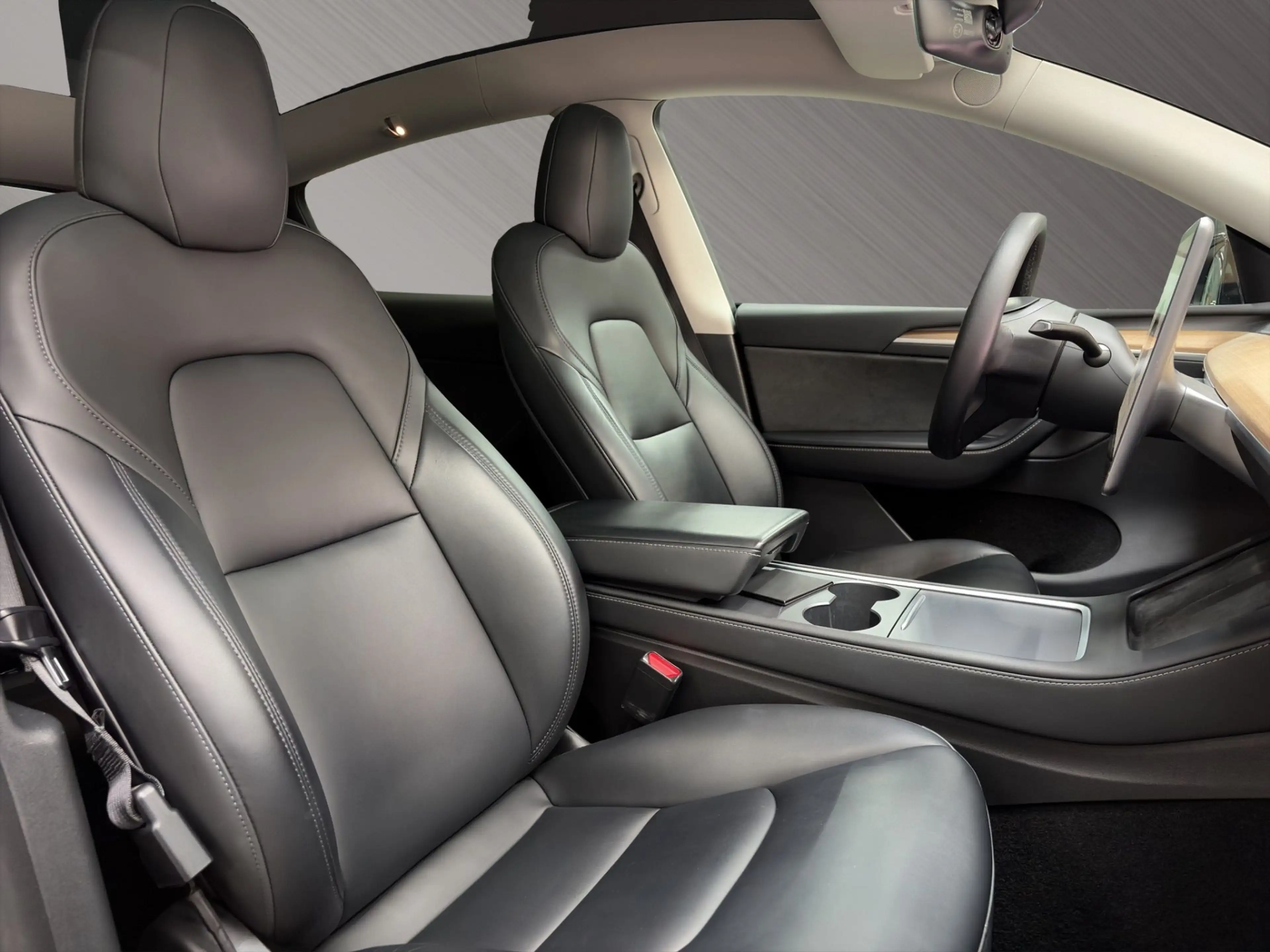 Tesla Model Y AWD 75kWh Maximale Reichweite Dual AWD — photo 15