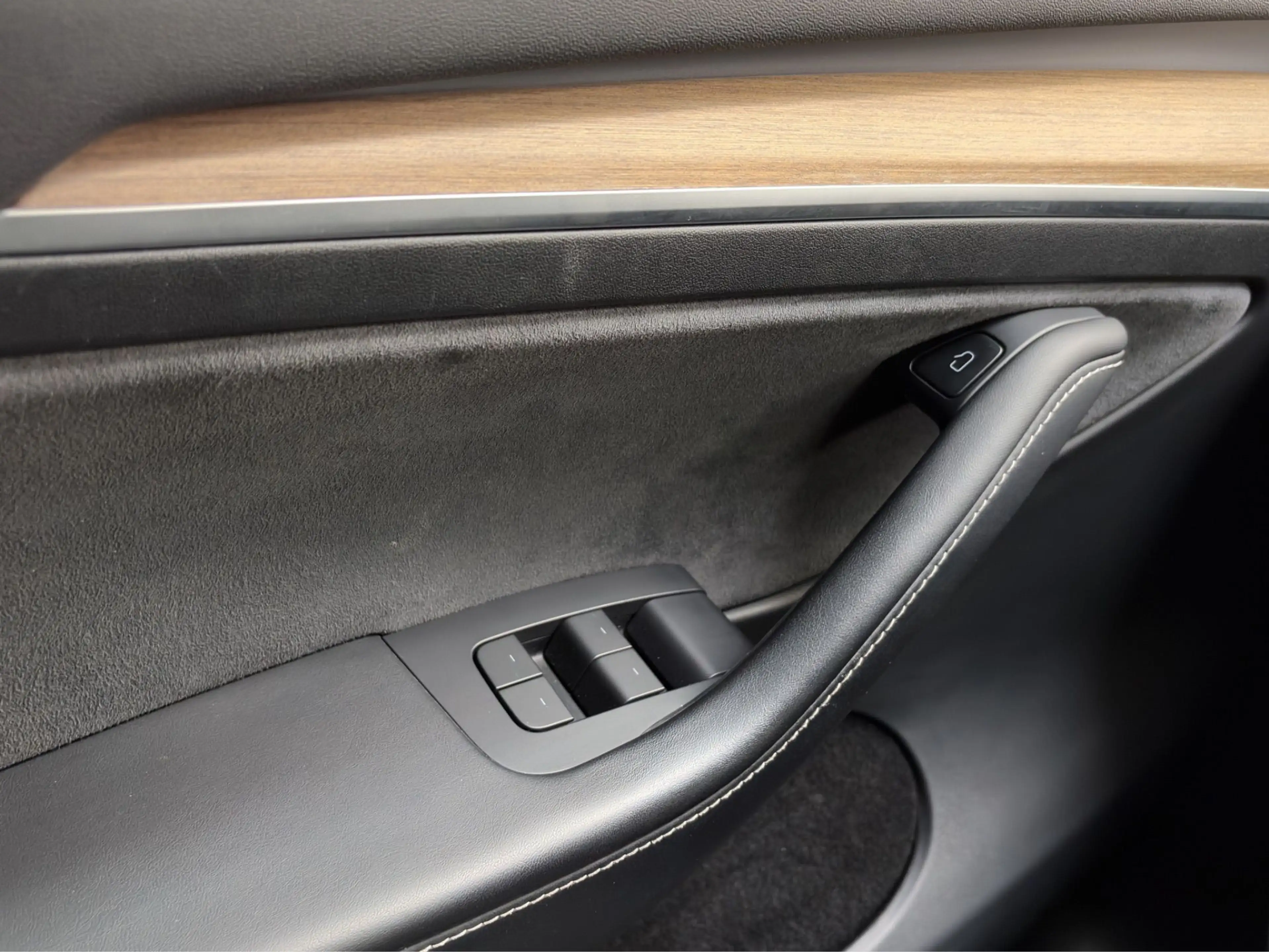 Tesla Model Y AWD 75kWh Maximale Reichweite Dual AWD — photo 14