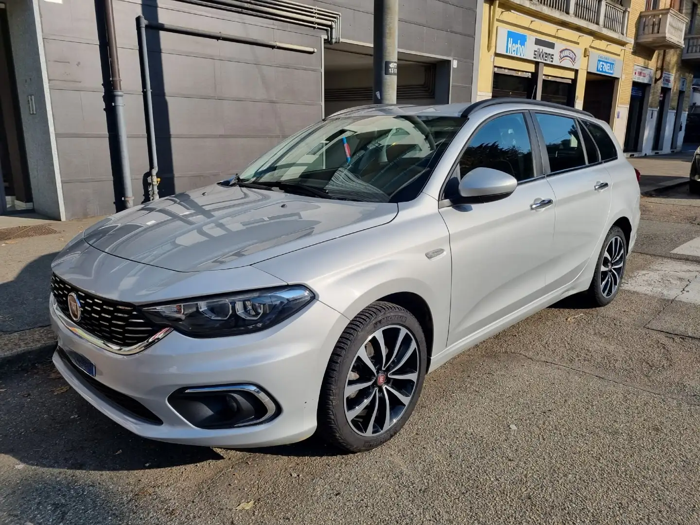 Fiat Tipo 5p 1.6 mjt Lounge s&s 120cv dct Silber - 1