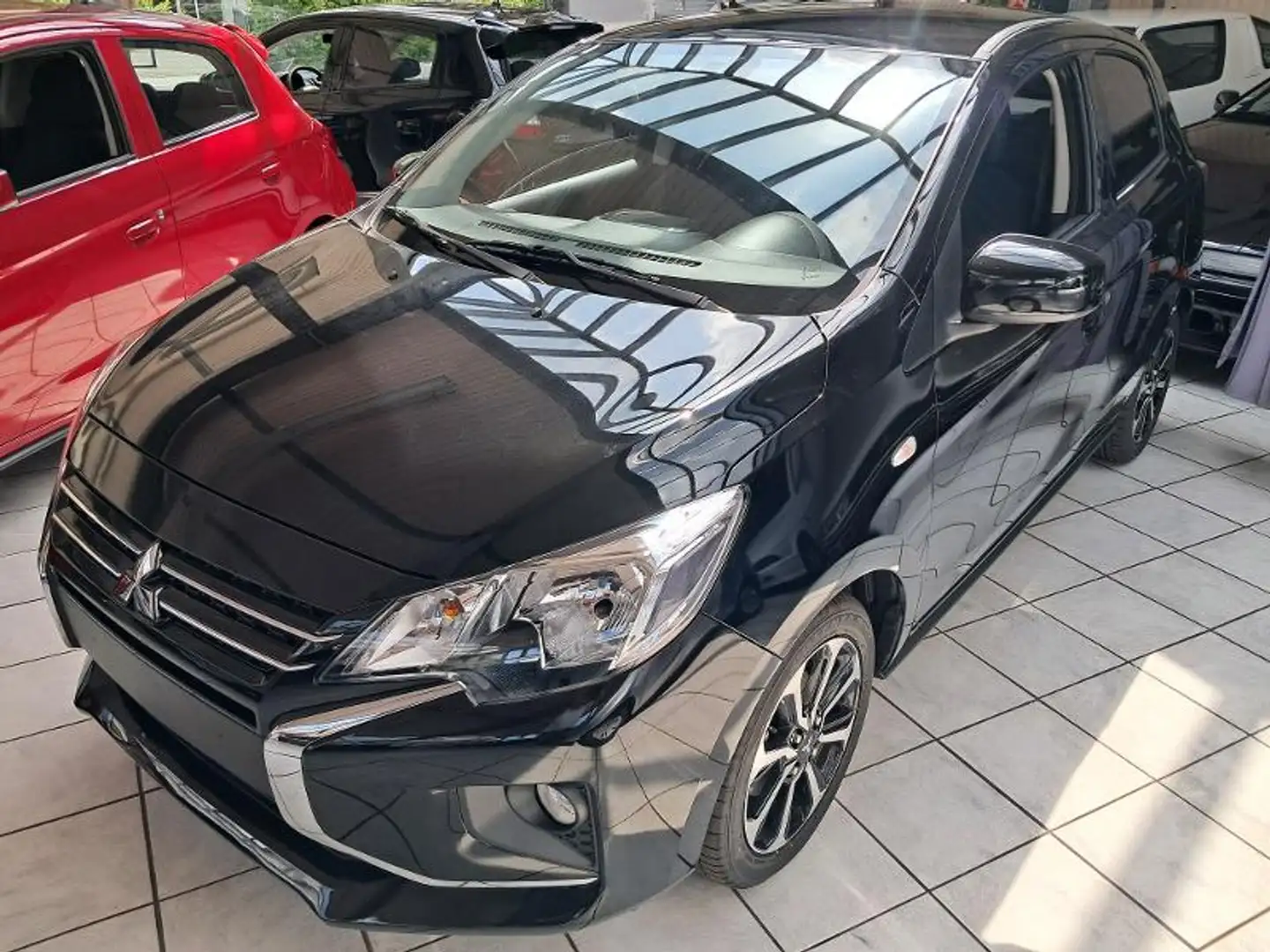 Mitsubishi Space Star Select+ 1.2 MIVEC ClearTec CVT Noir - 1