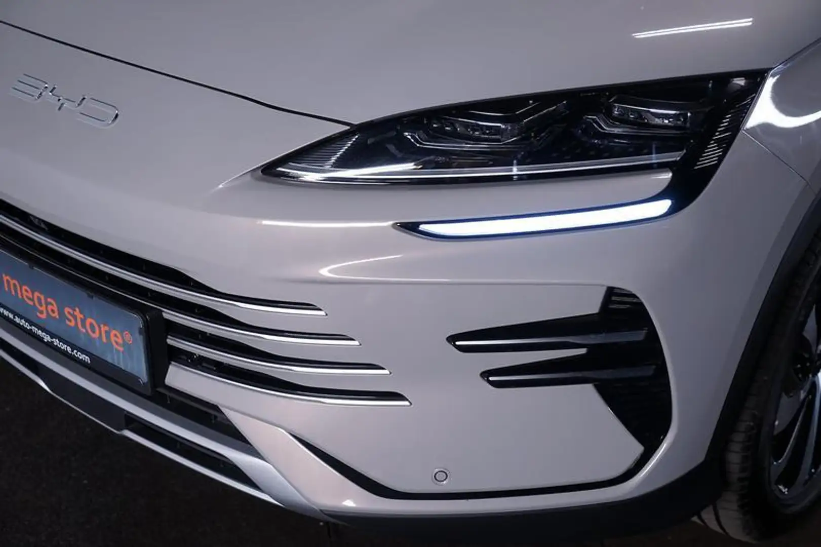 BYD Seal U DM-i PHEV 18.3 kWh AWD Design ACC/PANO Blanc - 2