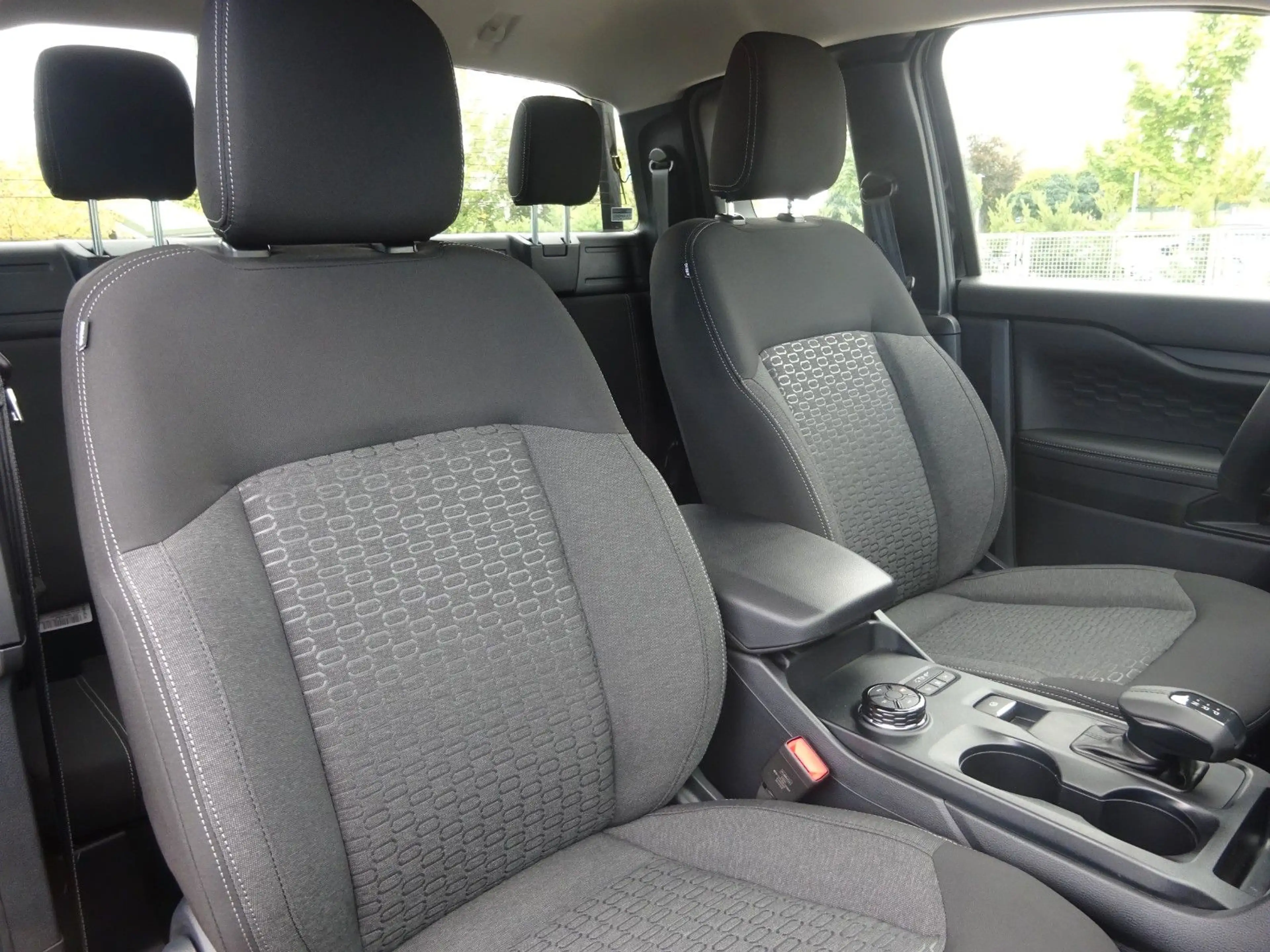Ford Ranger XLT Extrakab 4x4 V6 Aut. AHK WiPa ACC — photo 11