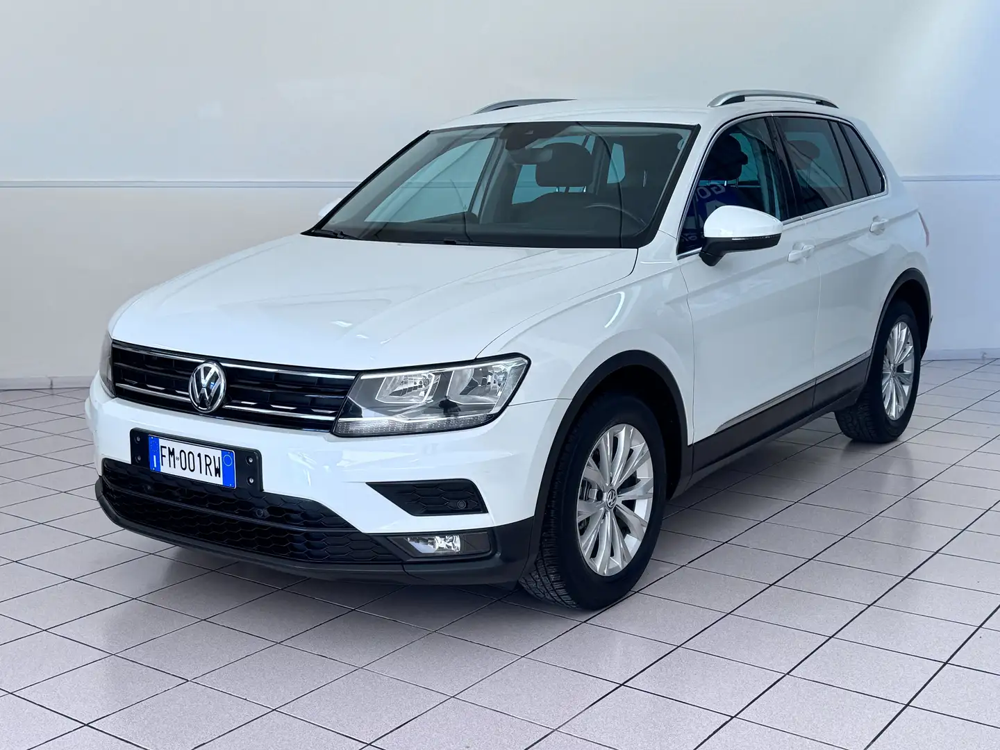Volkswagen Tiguan Tiguan 1.6 TDI 115cv BLACK FRIDAY Bianco - 1