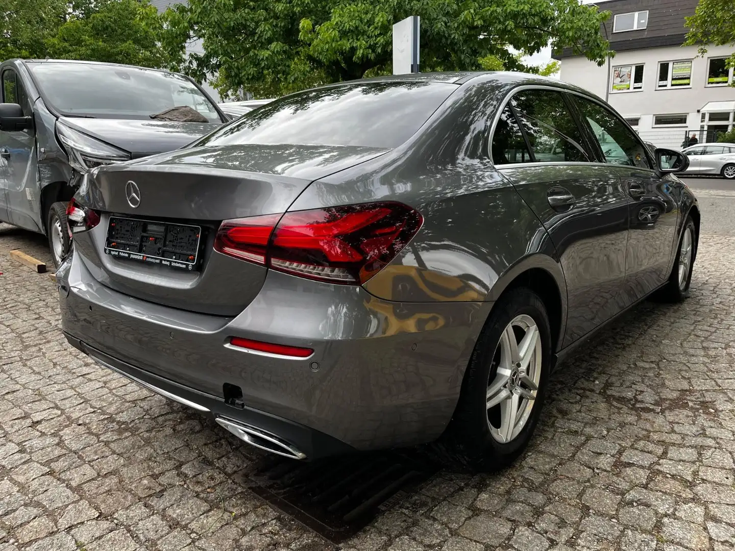 Mercedes-Benz A 180 Lim. 7G-DCT AMBIENTE Grigio - 2